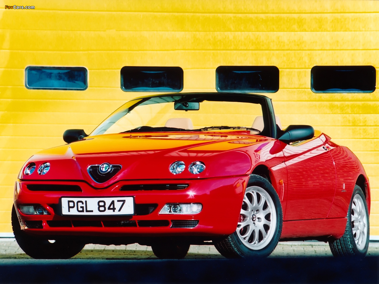 Photos of Alfa Romeo Spider UK-spec 916 (1998–2003) (1280 x 960)