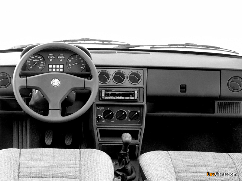 Alfa Romeo Sport Wagon 907 (1990–1994) pictures (800 x 600)