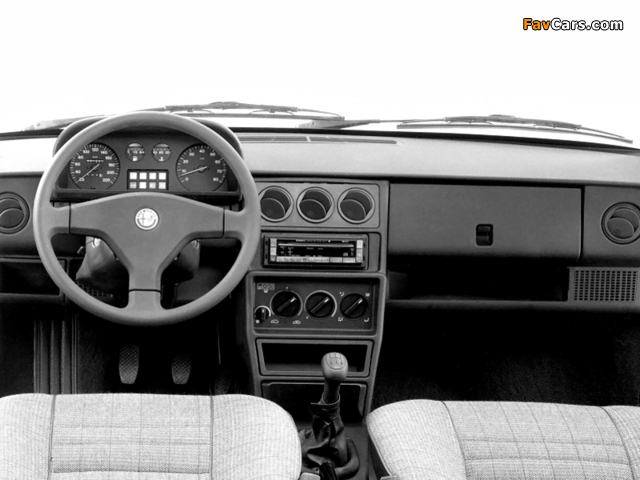 Alfa Romeo Sport Wagon 907 (1990–1994) pictures (640 x 480)