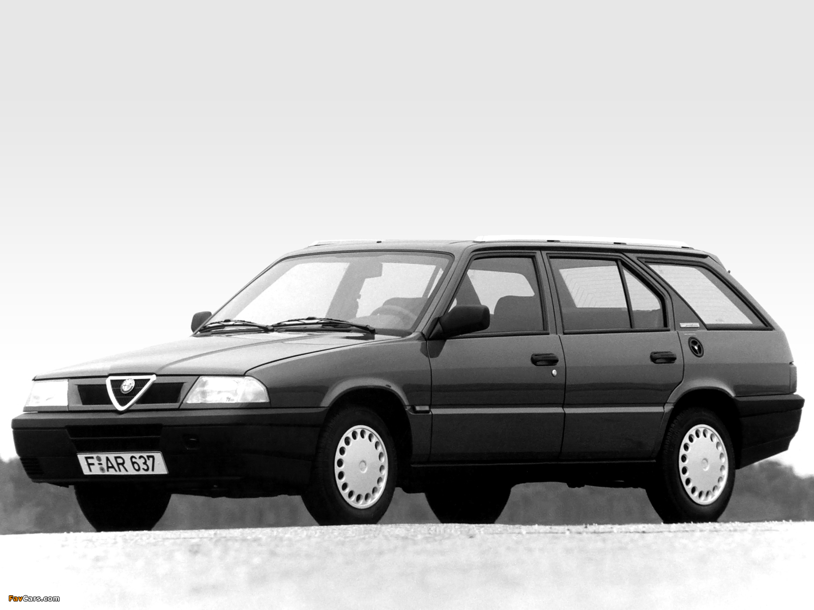 Photos of Alfa Romeo Sport Wagon 907 (1990–1994) (1600 x 1200)