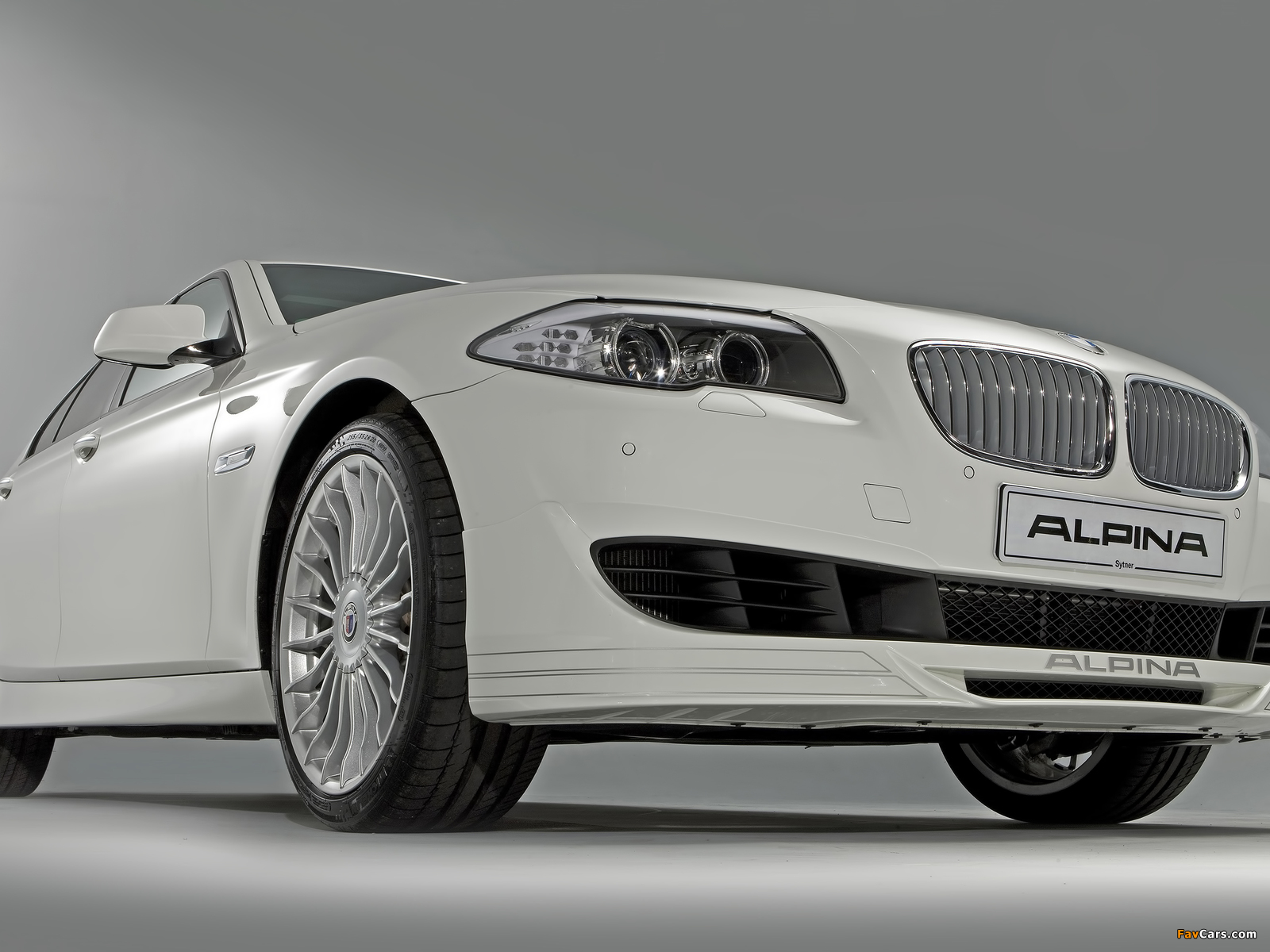 Alpina BMW B5 Bi-Turbo Limousine UK-spec (F10) 2010–13 images (1600 x 1200)