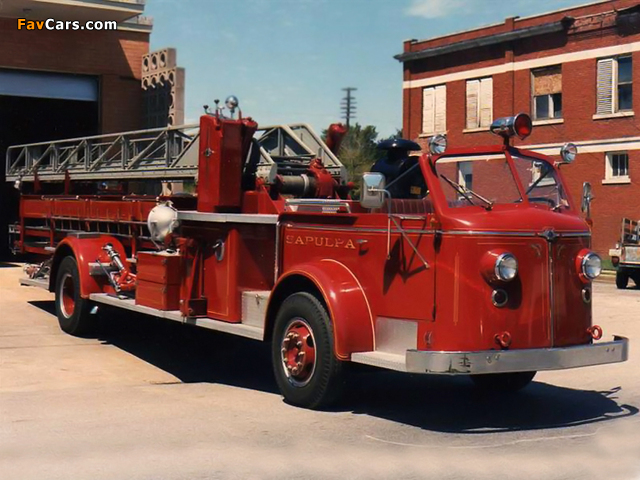 Images of American LaFrance 700 Series Lift (1945–1959) (640 x 480)