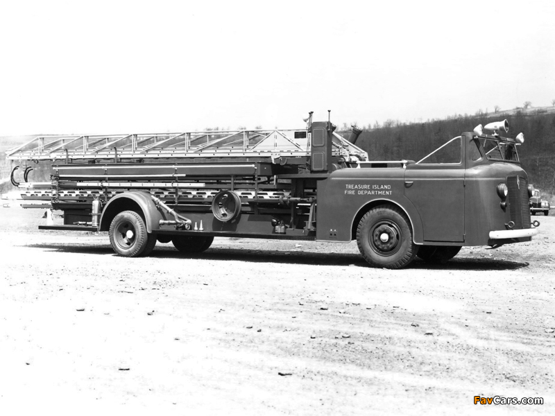 Images of American LaFrance M-575 JOX (1938–1946) (800 x 600)