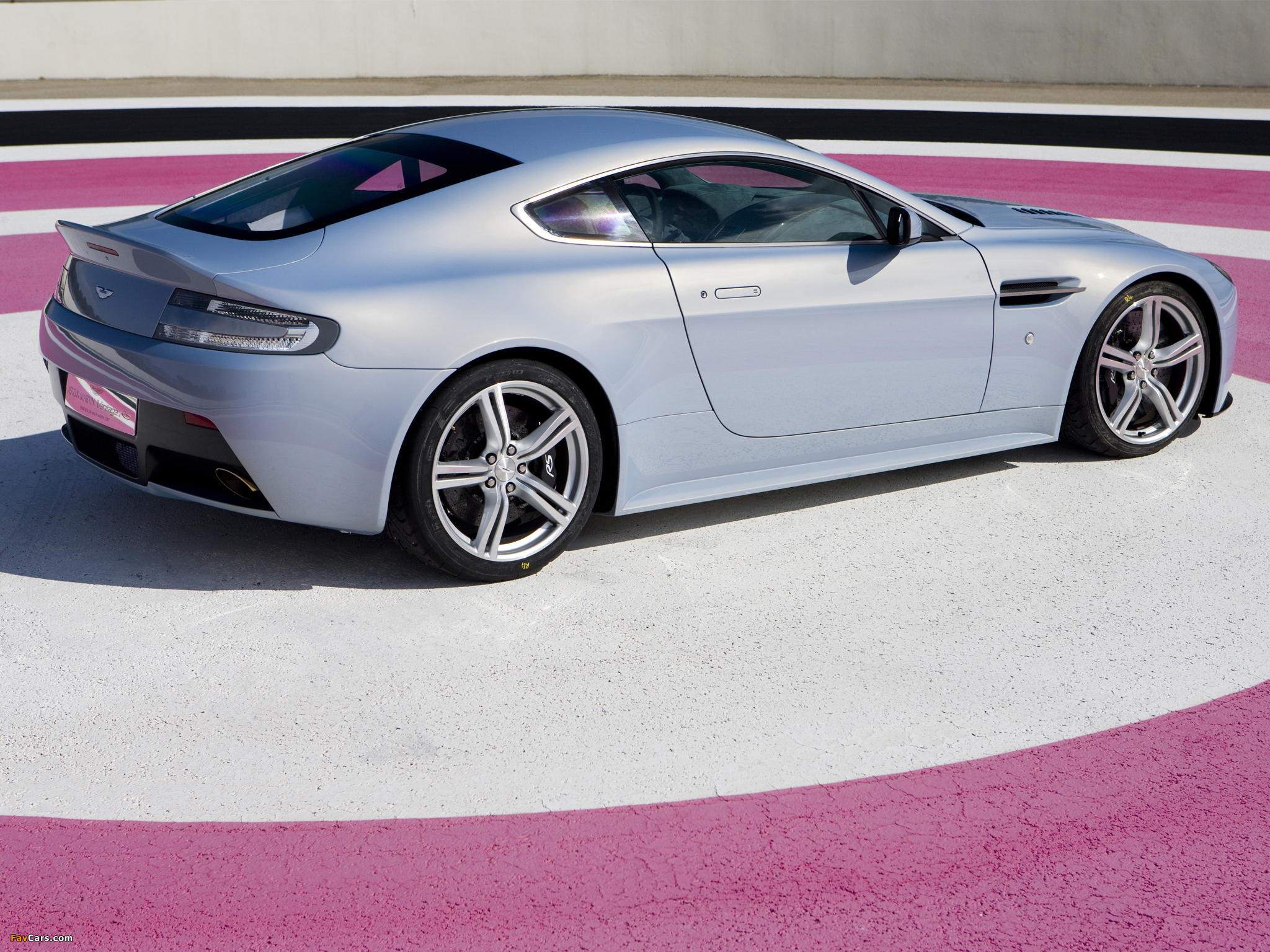 Photos of Aston Martin V12 Vantage RS Concept (2007) (2048 x 1536)