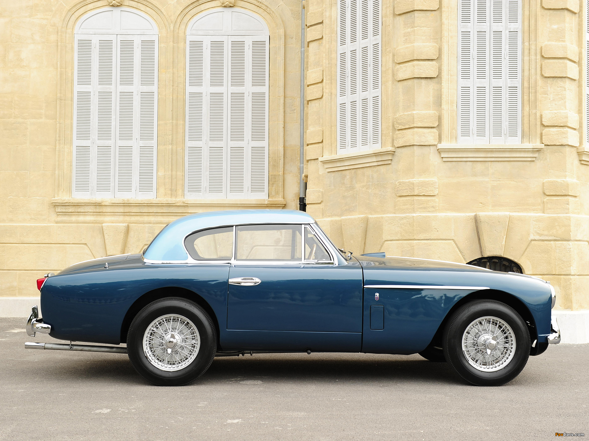 Images of Aston Martin DB2/4 Fixed Head Coupe Notchback MkII (1955–1956) (2048 x 1536)