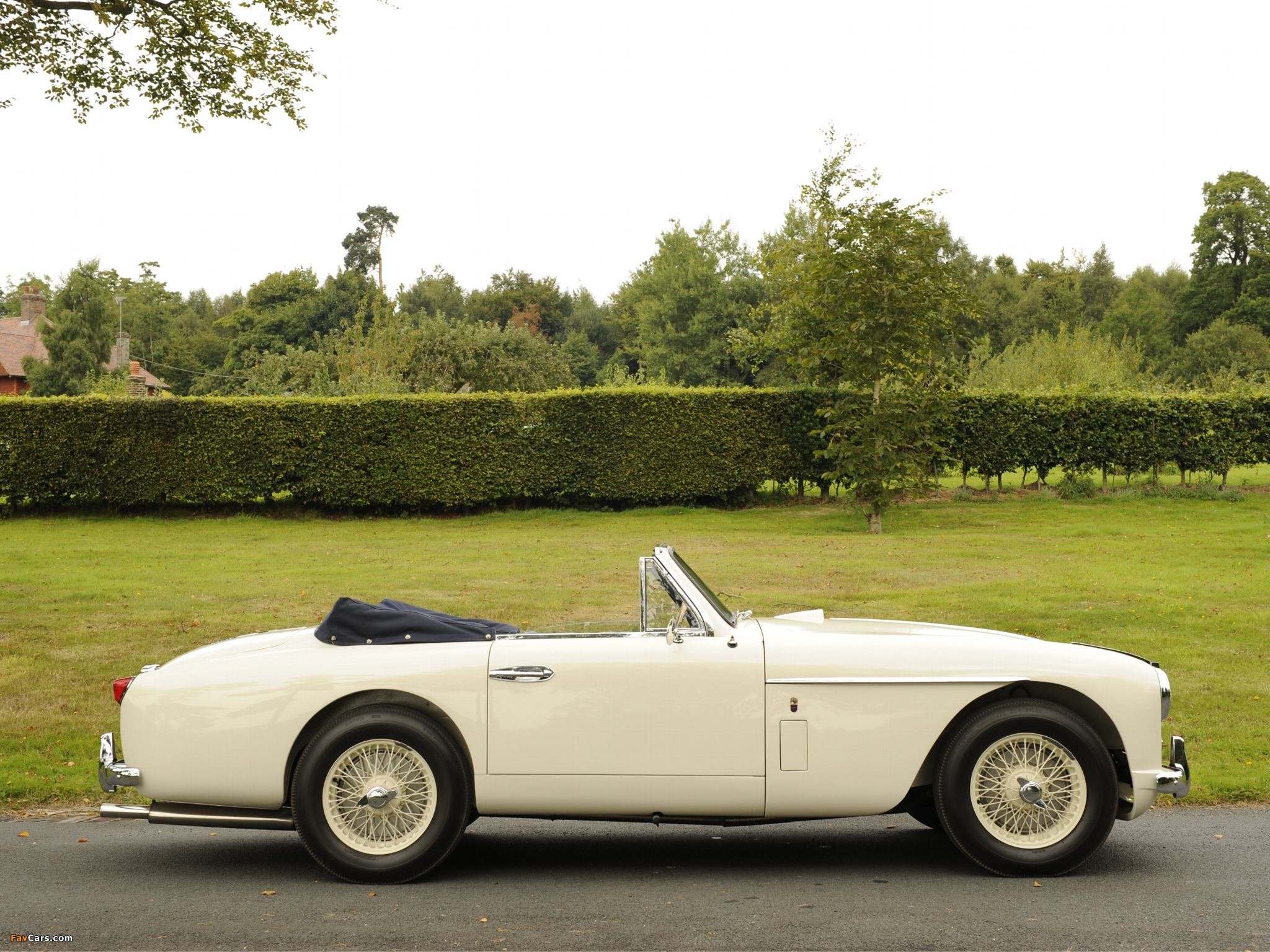 Images of Aston Martin DB2/4 Drophead Coupe MkII (1955–1957) (2048 x 1536)