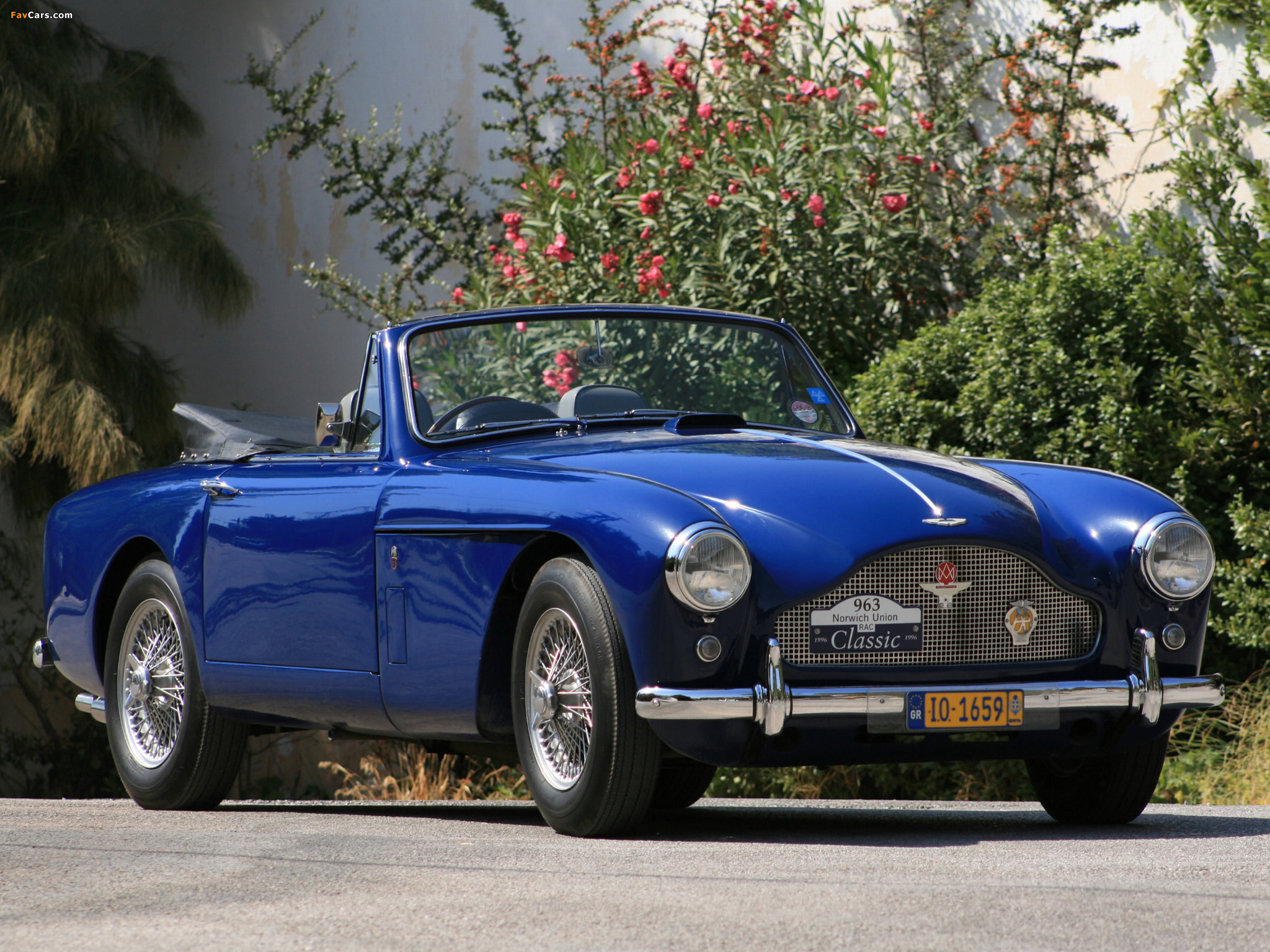 Images of Aston Martin DB2/4 Drophead Coupe MkIII (1957–1959) (2048 x 1536)