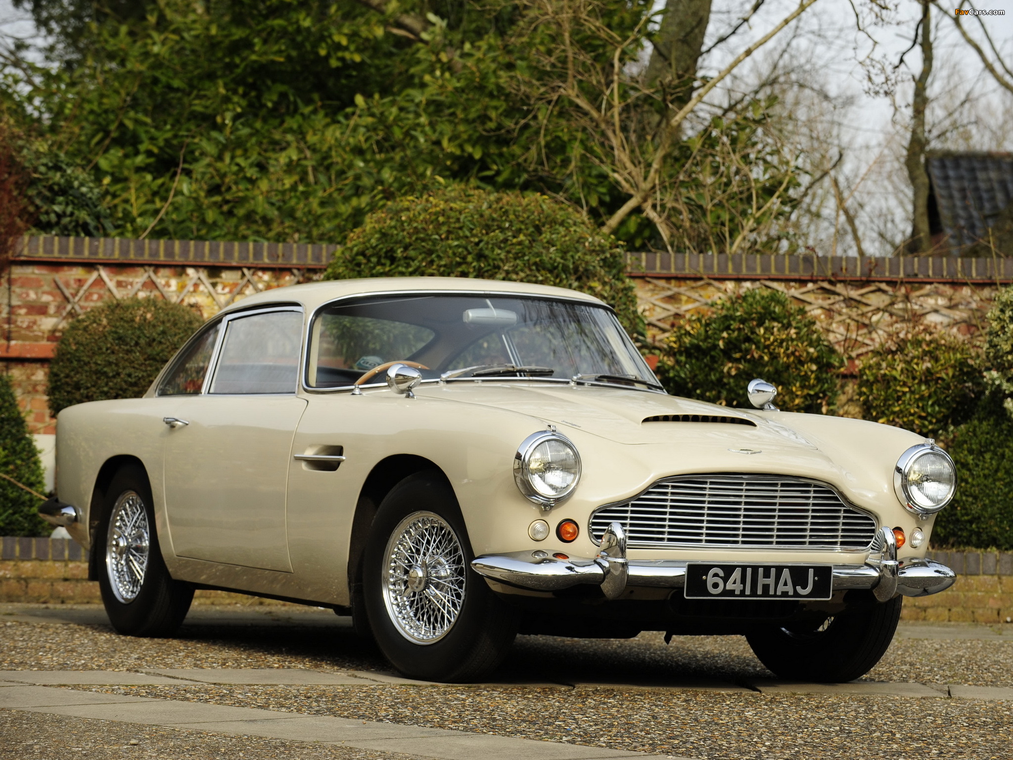 Aston Martin DB4 UK-spec IV (1961–1962) pictures (2048 x 1536)