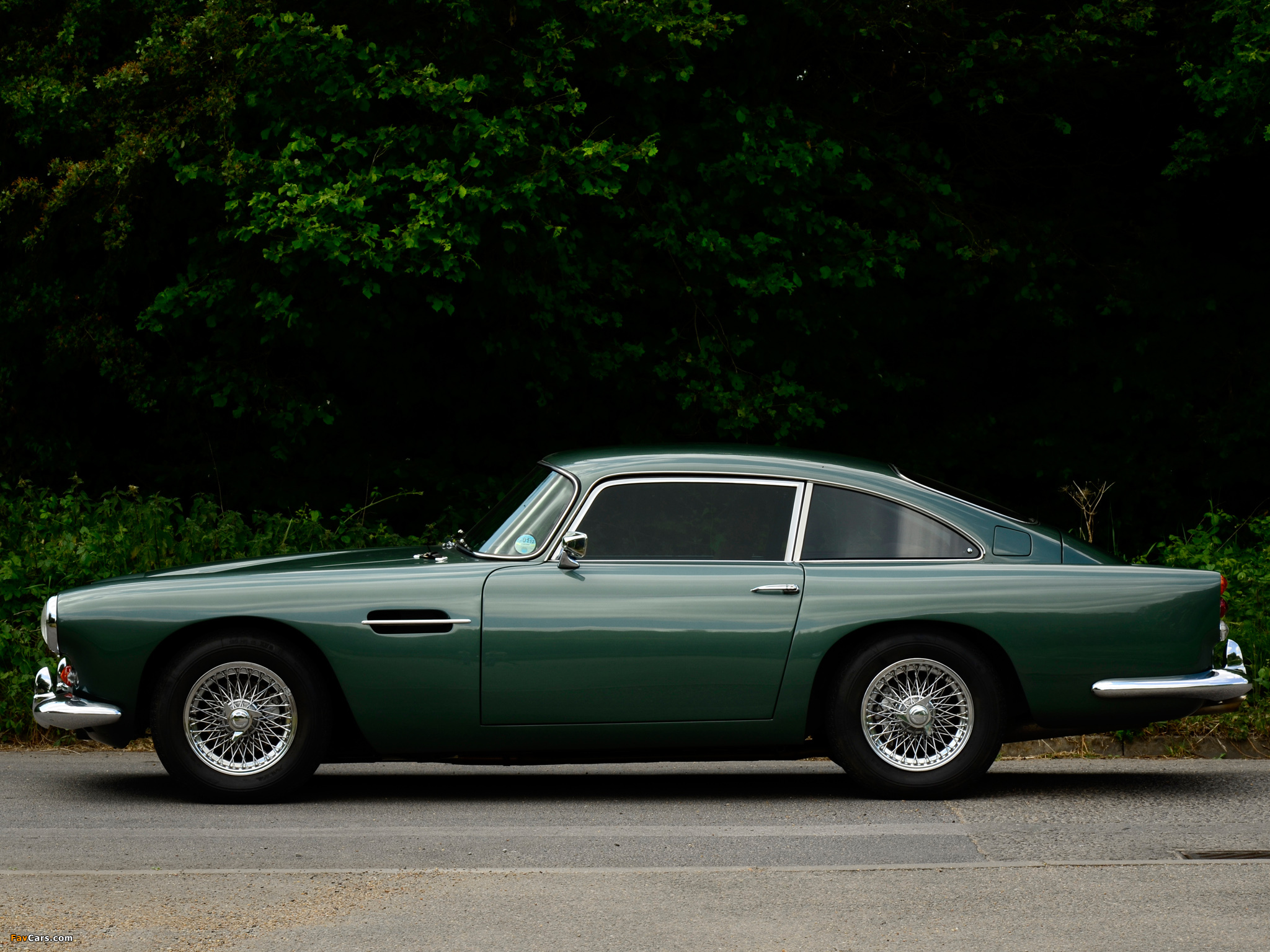 Images of Aston Martin DB4 UK-spec IV (1961–1962) (2048 x 1536)