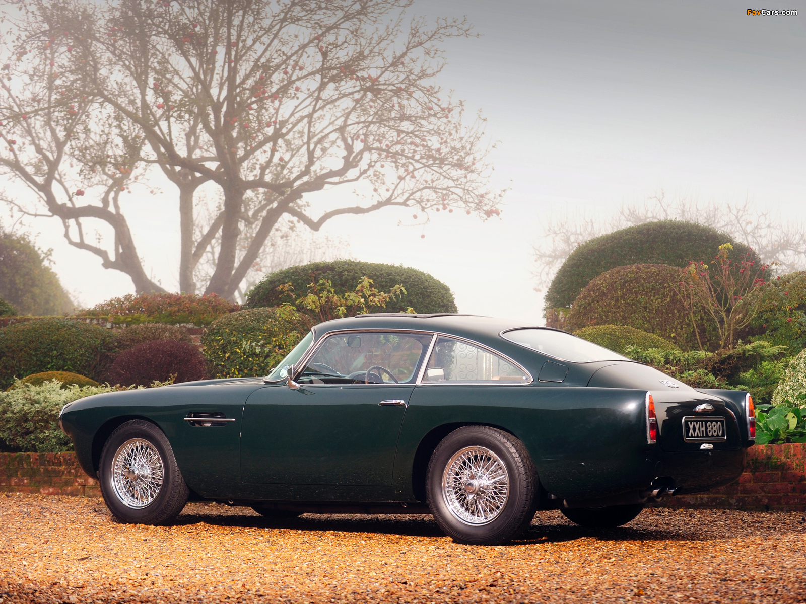 Photos of Aston Martin DB4 UK-spec (1958–1961) (1600 x 1200)