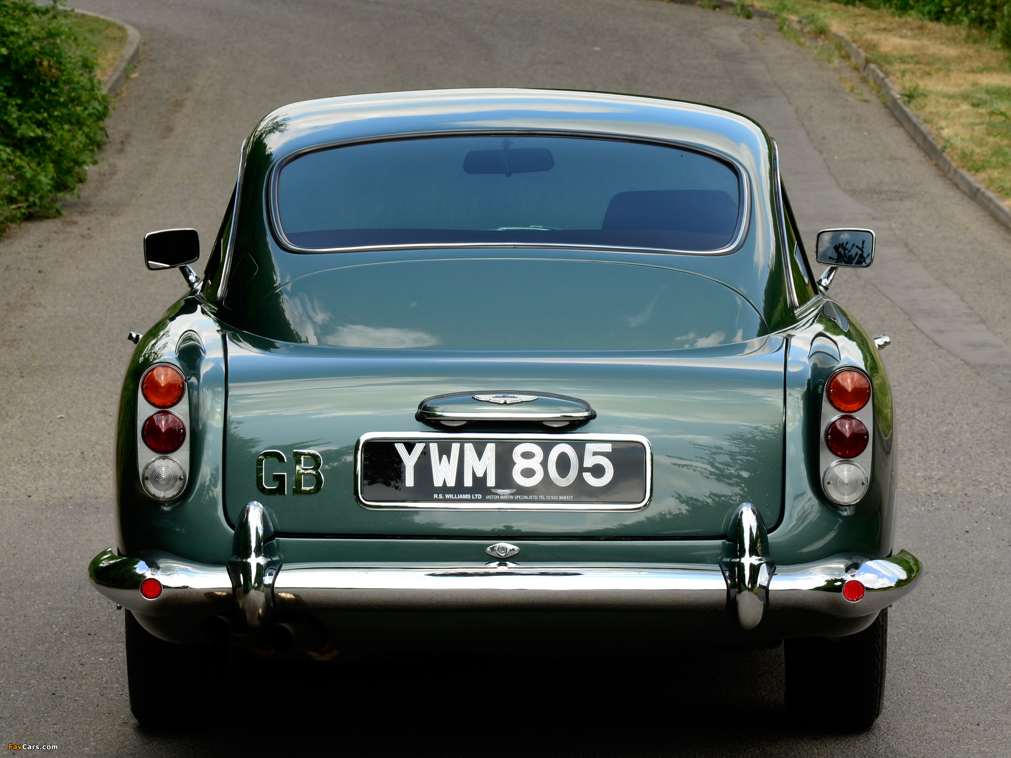 Pictures of Aston Martin DB4 UK-spec IV (1961–1962) (2048 x 1536)