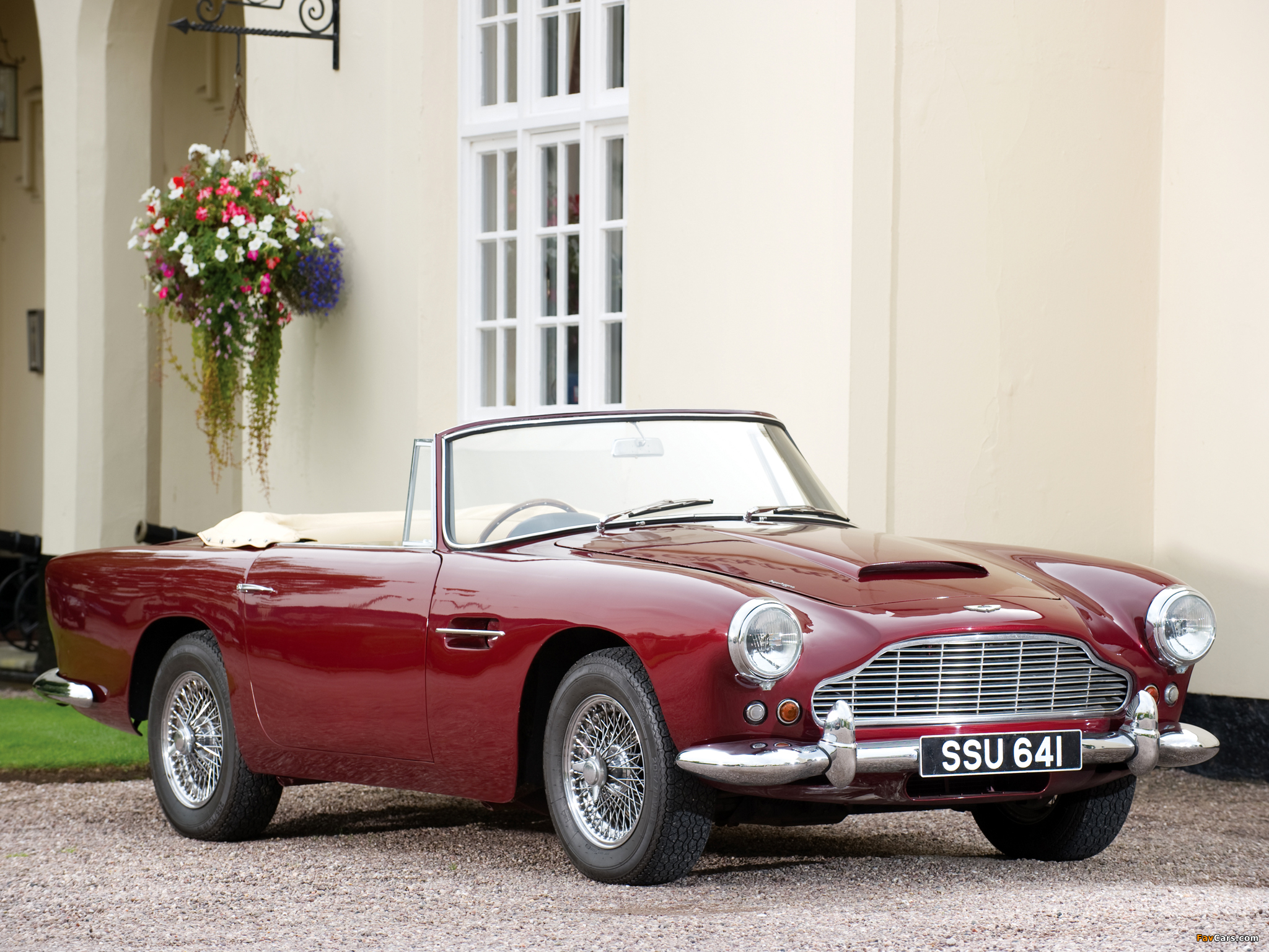 Pictures of Aston Martin DB4 Convertible (1962–1963) (2048 x 1536)