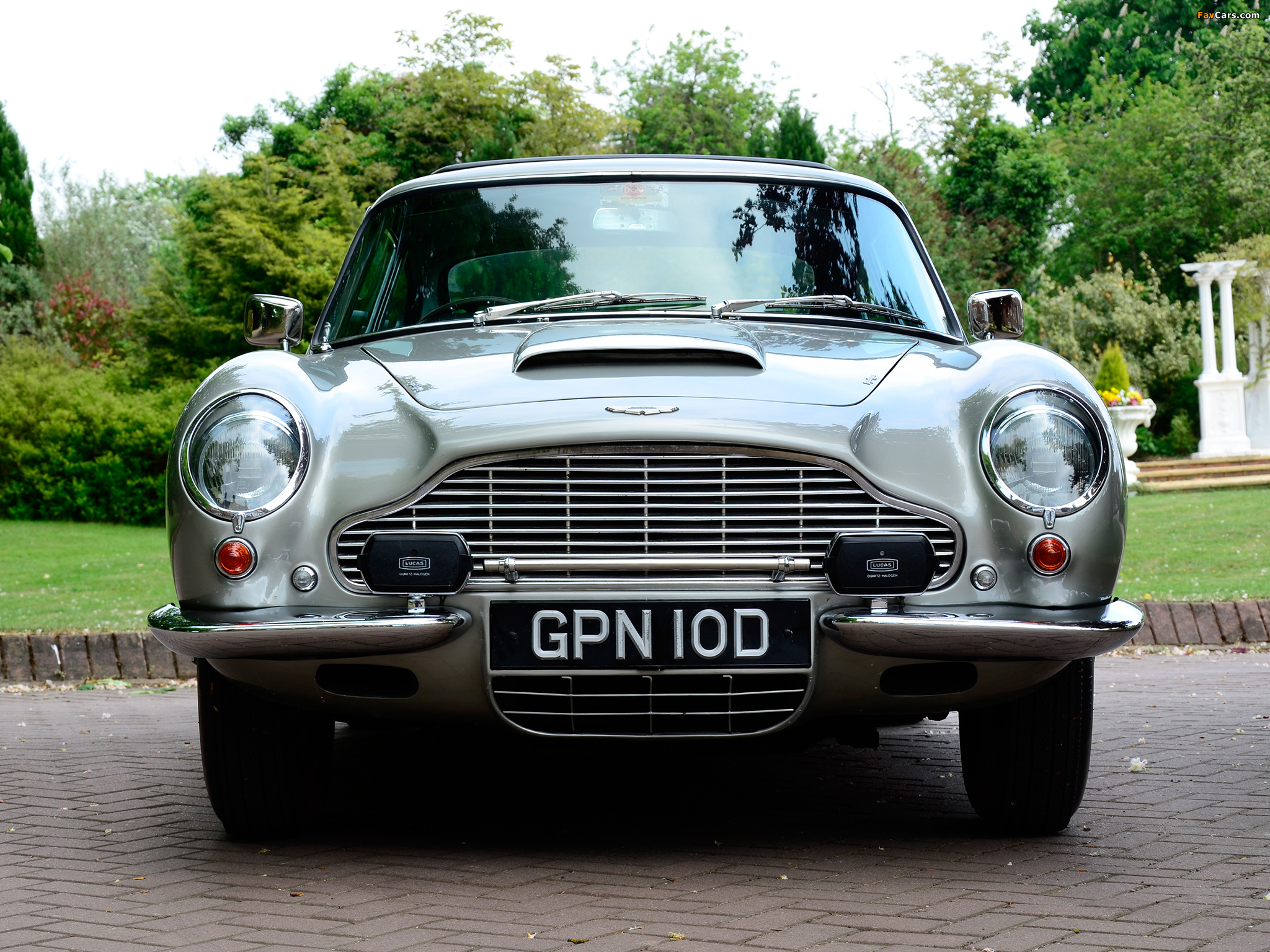 Aston Martin DB6 Vantage UK-spec (1965–1970) photos (2048 x 1536)