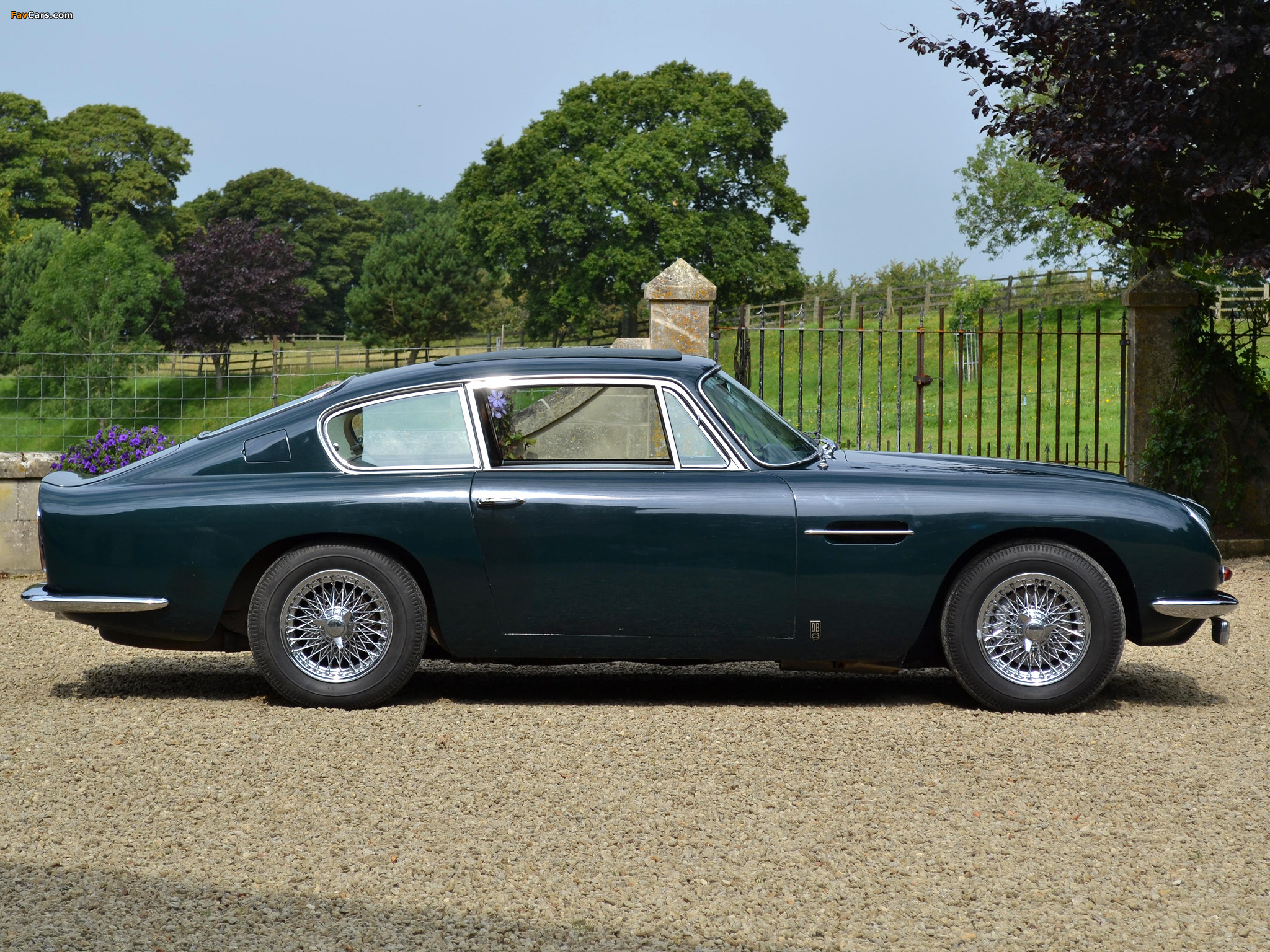 Aston Martin DB6 UK-spec (1965–1969) photos (2048 x 1536)
