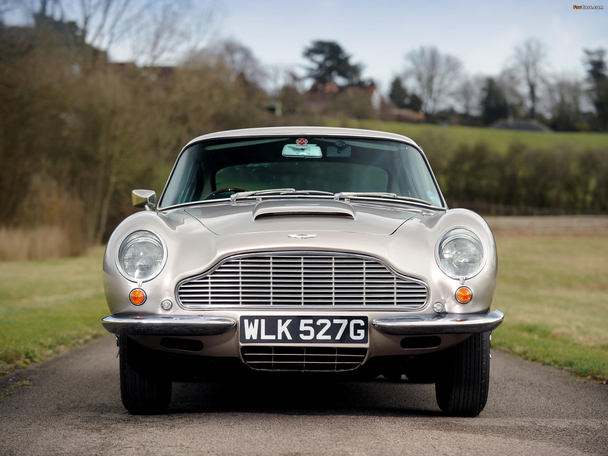 Aston Martin DB6 UK-spec (1965–1969) photos (2048 x 1536)