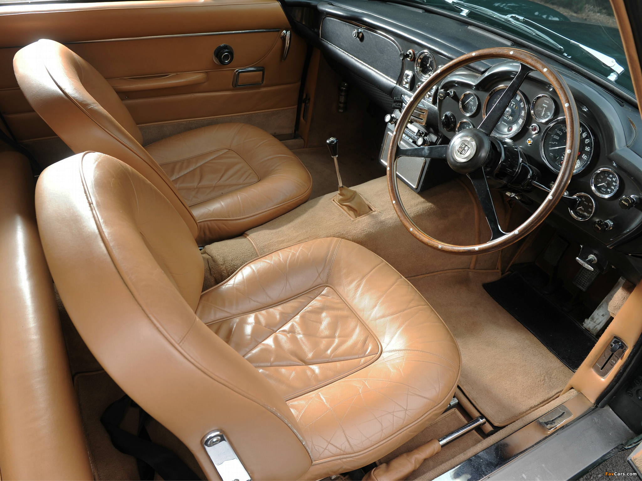 Aston Martin DB6 UK-spec (1965–1969) pictures (2048 x 1536)