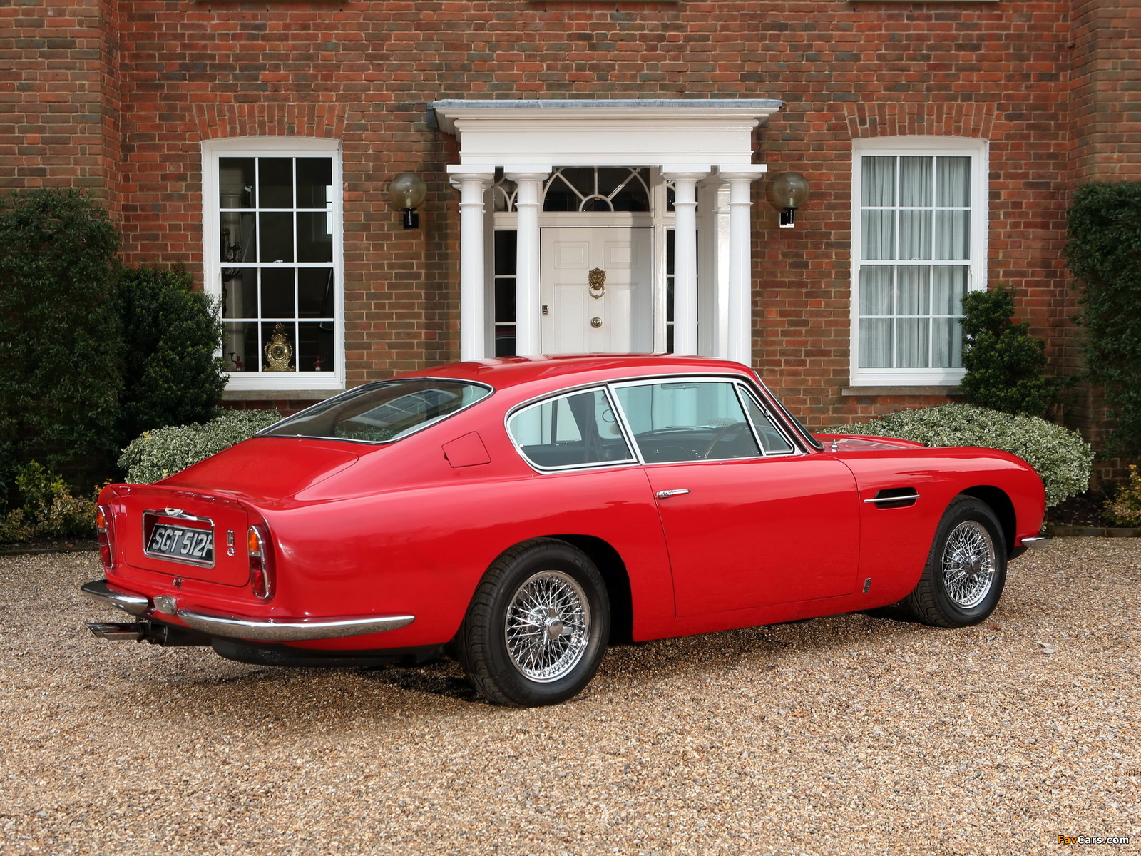 Images of Aston Martin DB6 UK-spec (1965–1969) (1600 x 1200)