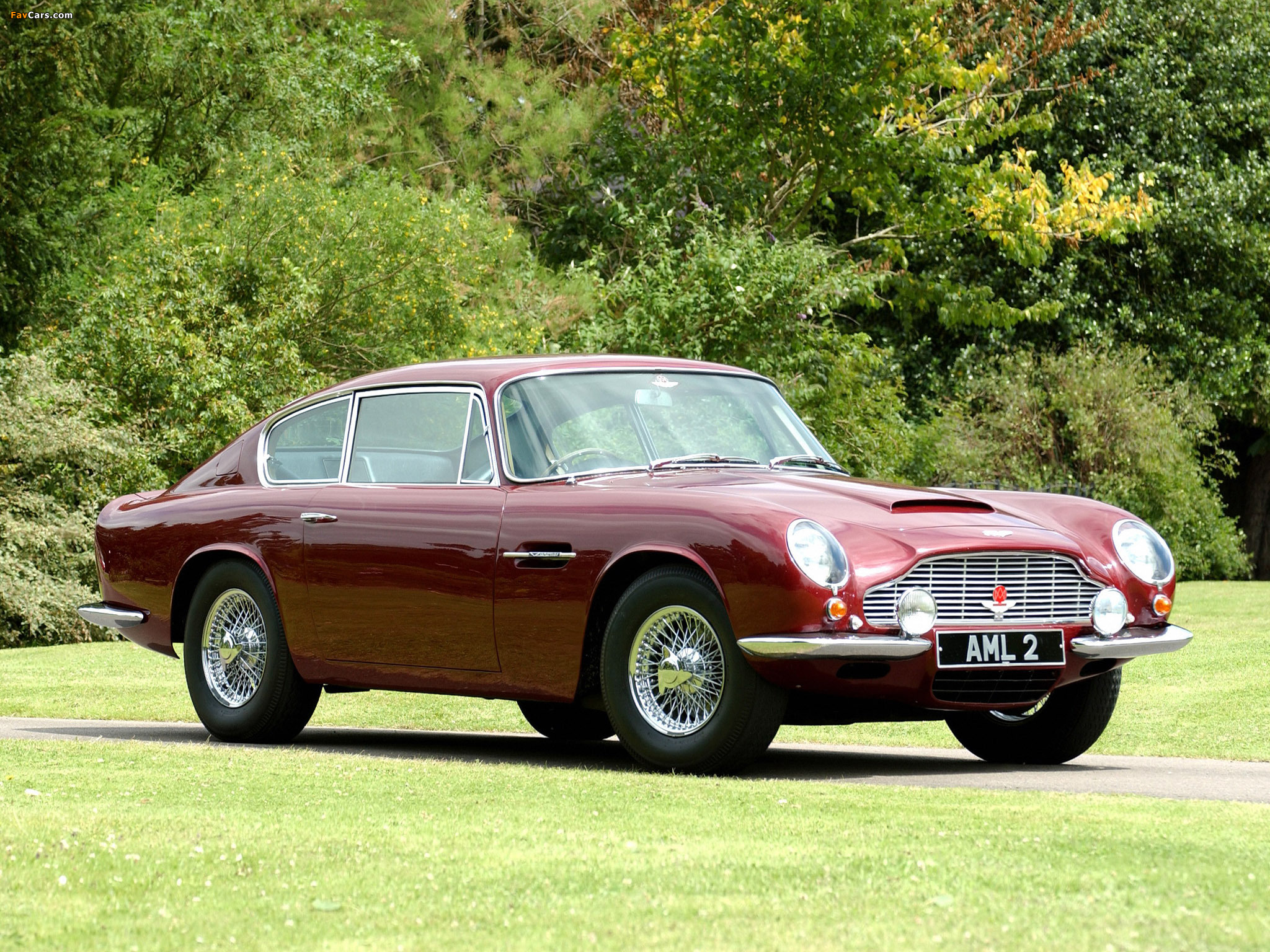 Images of Aston Martin DB6 Vantage UK-spec (1965–1970) (2048 x 1536)