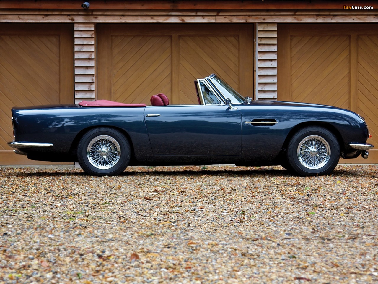 Photos of Aston Martin DB6 Volante UK-spec (1965–1969) (1280 x 960)