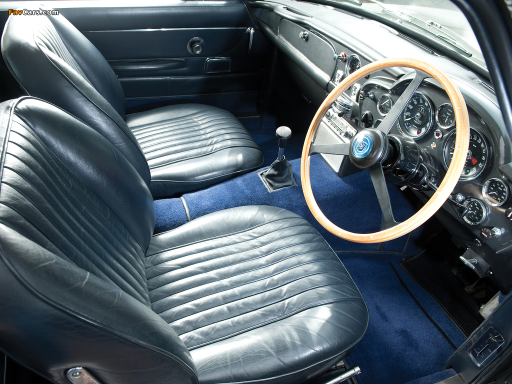 Pictures of Aston Martin DB6 Vantage UK-spec (1965–1970) (1024 x 768)