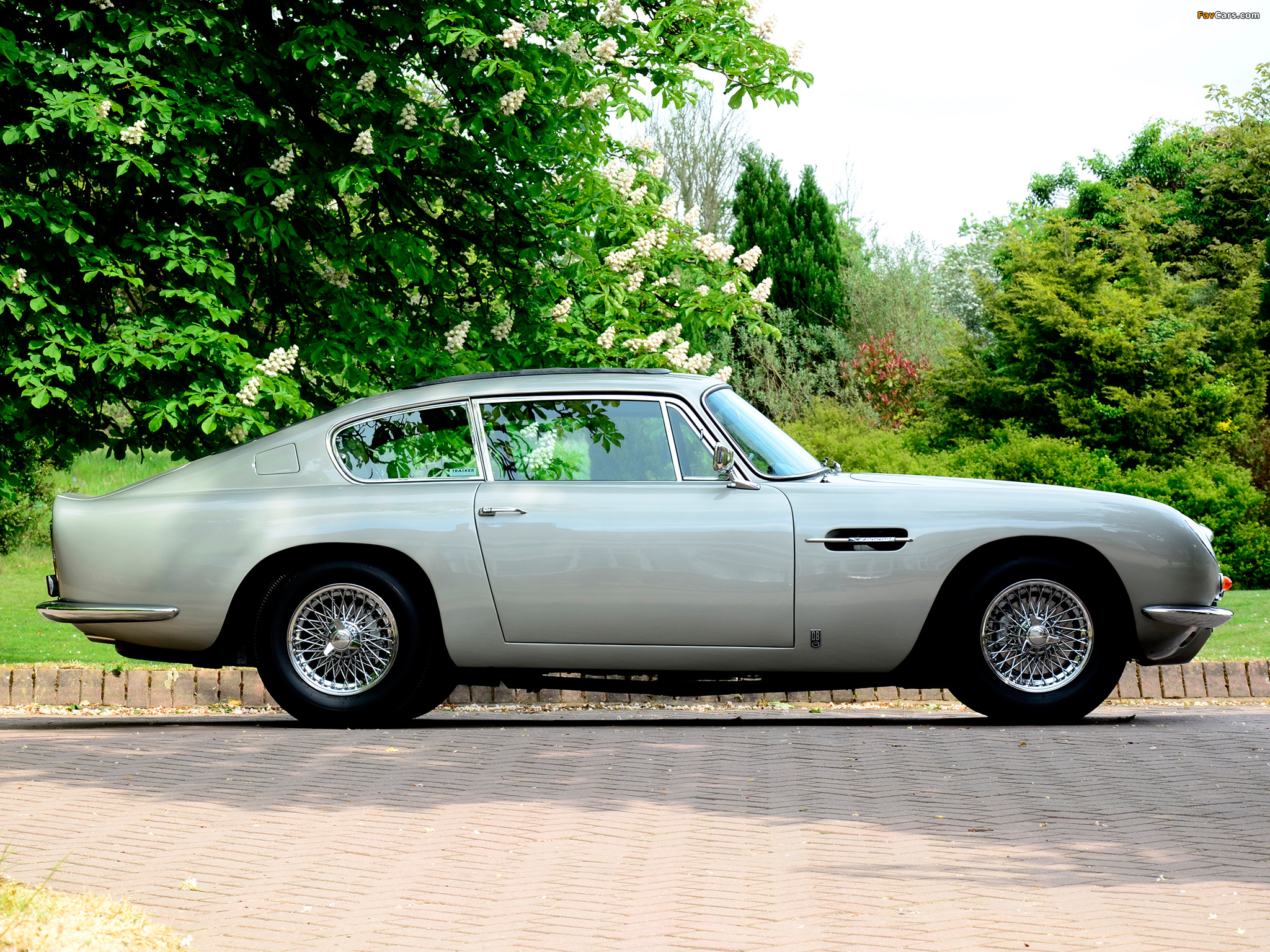 Pictures of Aston Martin DB6 Vantage UK-spec (1965–1970) (2048 x 1536)
