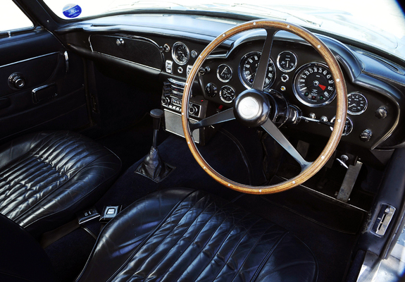 Pictures of Aston Martin DB6 UK-spec (MkII) 1969–71