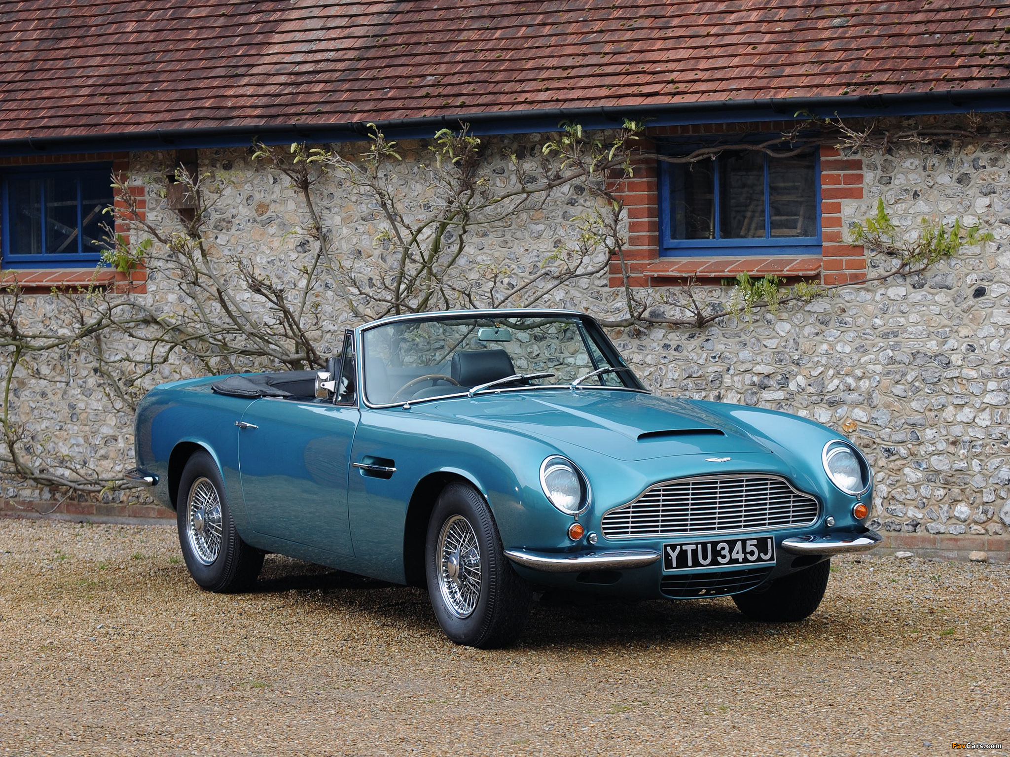 Aston Martin DB6 Vantage Volante (1965–1969) wallpapers (2048 x 1536)