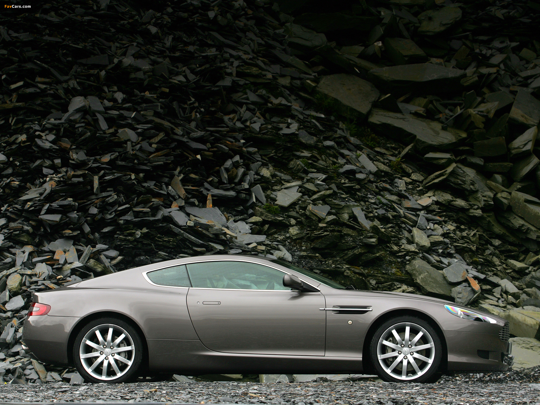 Aston Martin DB9 (2004–2008) pictures (2048 x 1536)