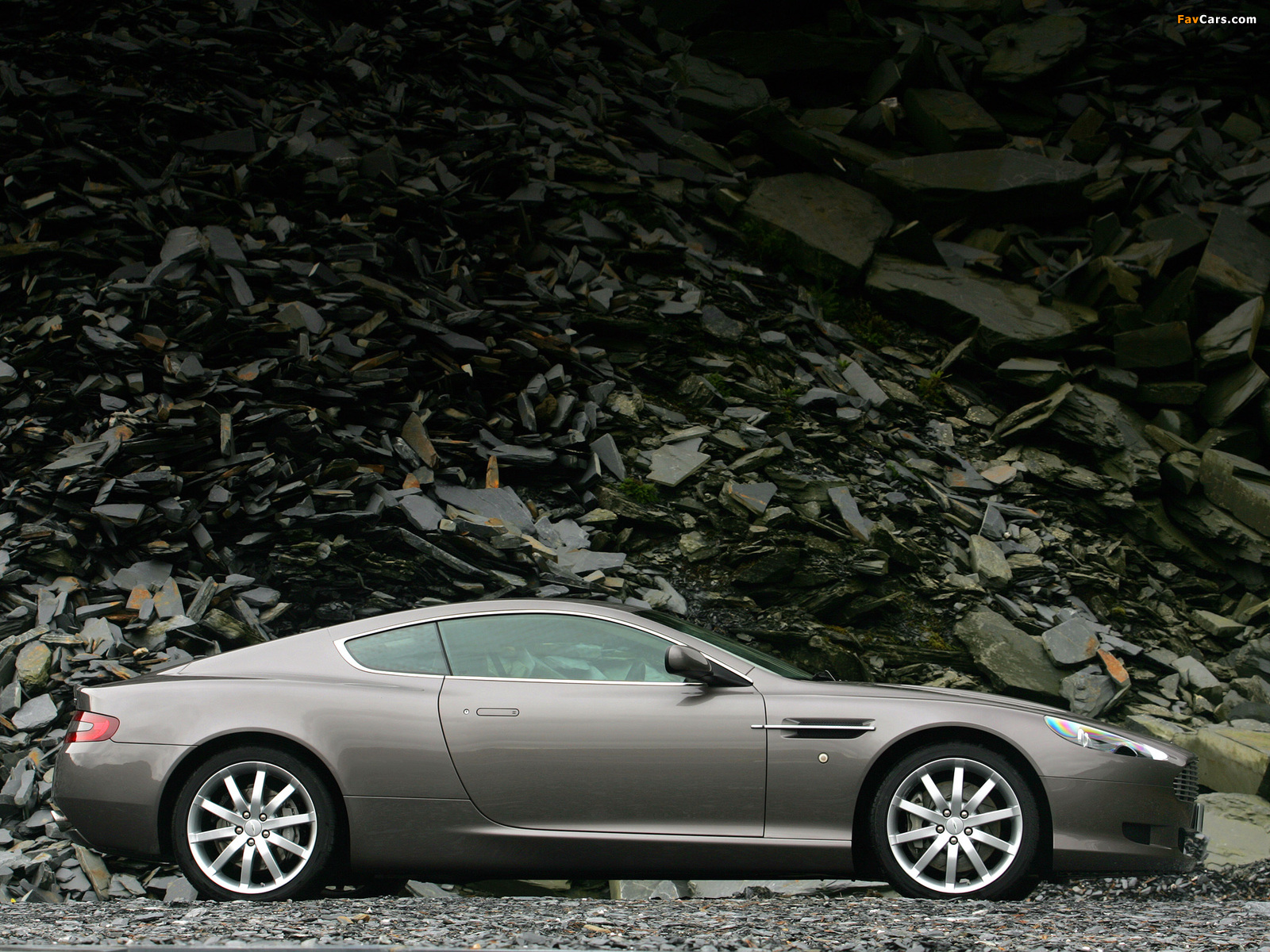 Aston Martin DB9 (2004–2008) pictures (1600 x 1200)