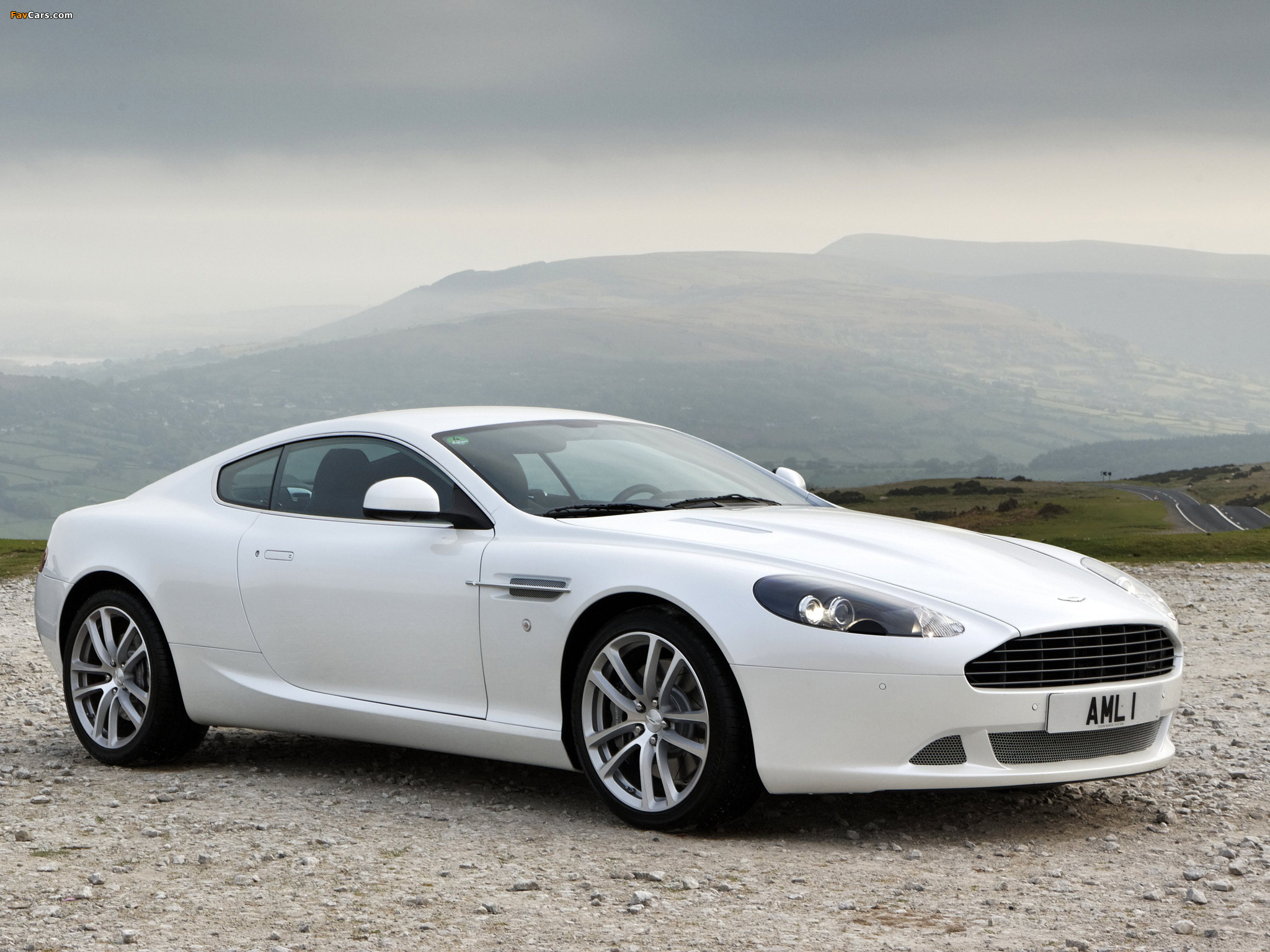 Aston Martin DB9 (2010–2012) photos (2048 x 1536)