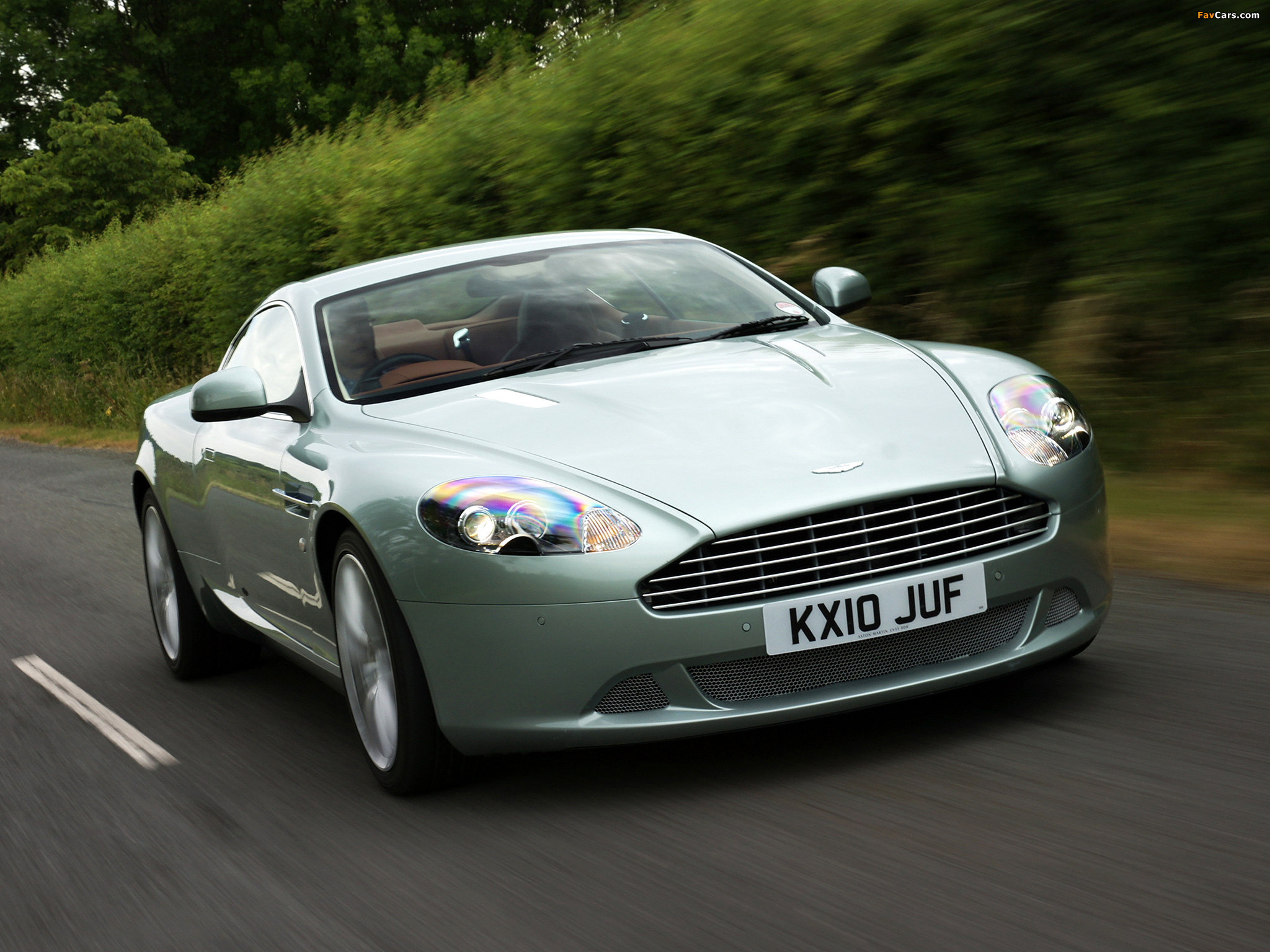 Pictures of Aston Martin DB9 UK-spec (2010–2012) (2048 x 1536)