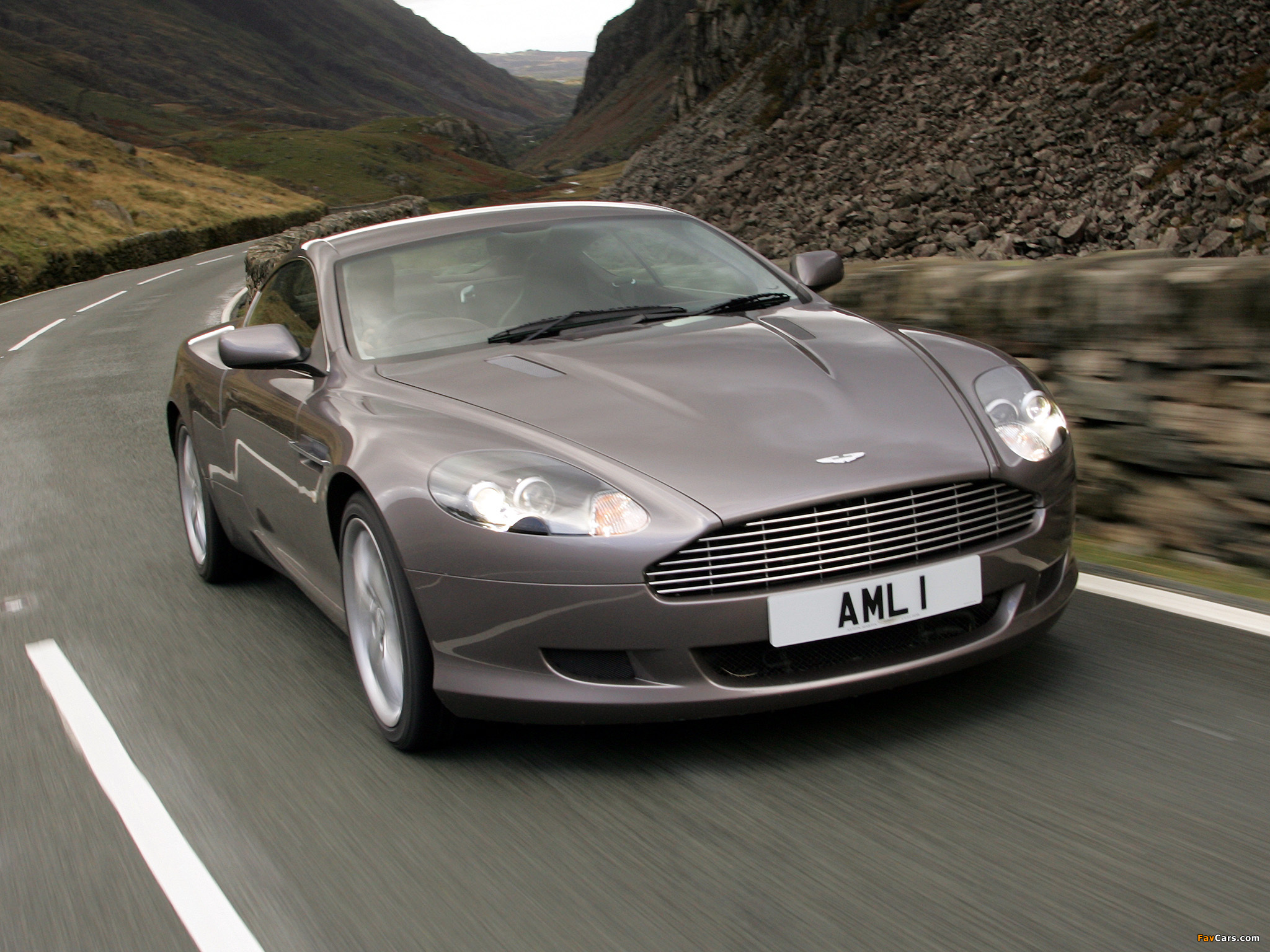 Aston Martin DB9 (2004–2008) wallpapers (2048 x 1536)