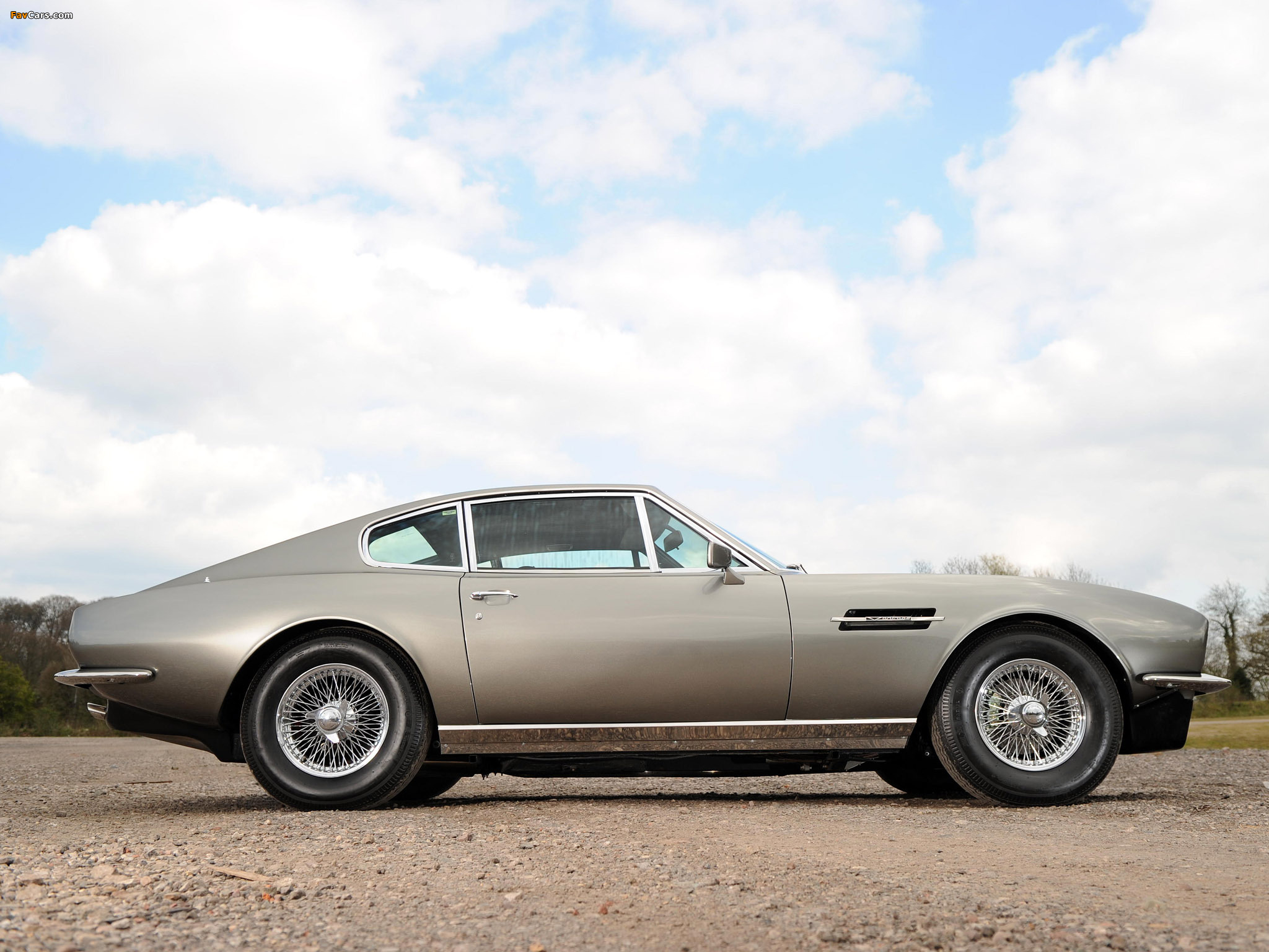 Images of Aston Martin DBS Vantage (1967–1972) (2048 x 1536)