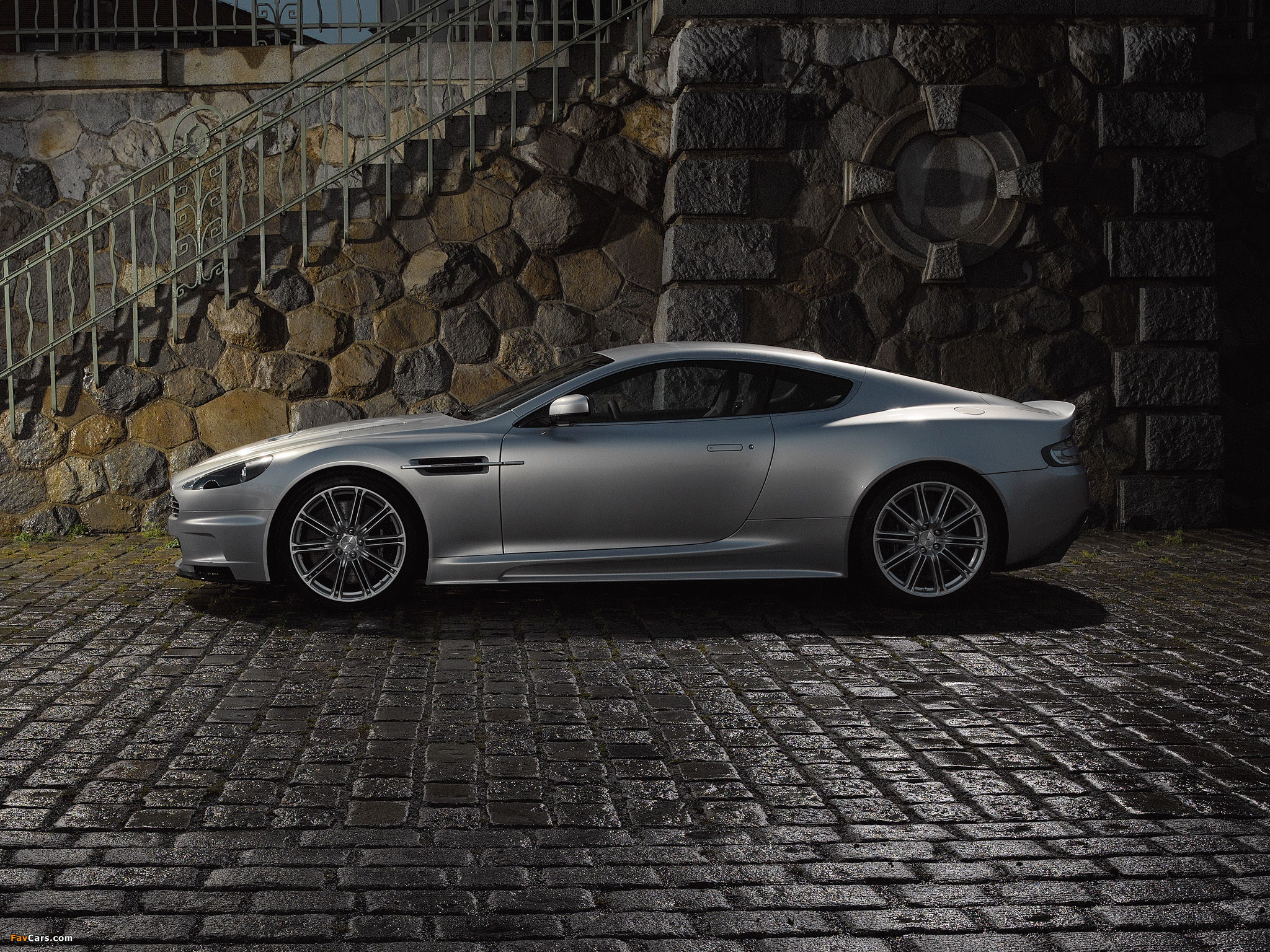 Aston Martin DBS (2008–2012) wallpapers (2048 x 1536)
