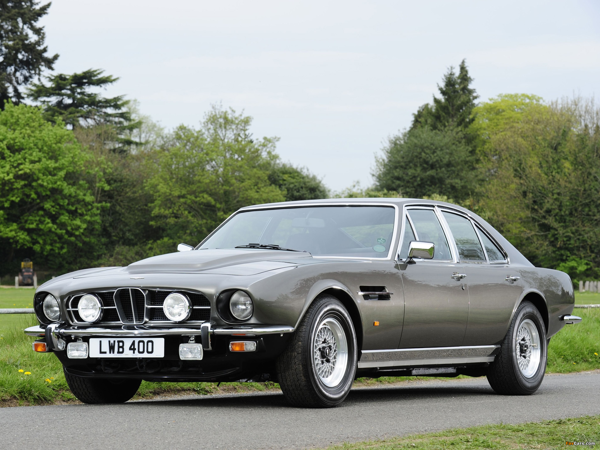 Aston Martin Lagonda V8 Saloon (1974–1976) images (2048 x 1536)