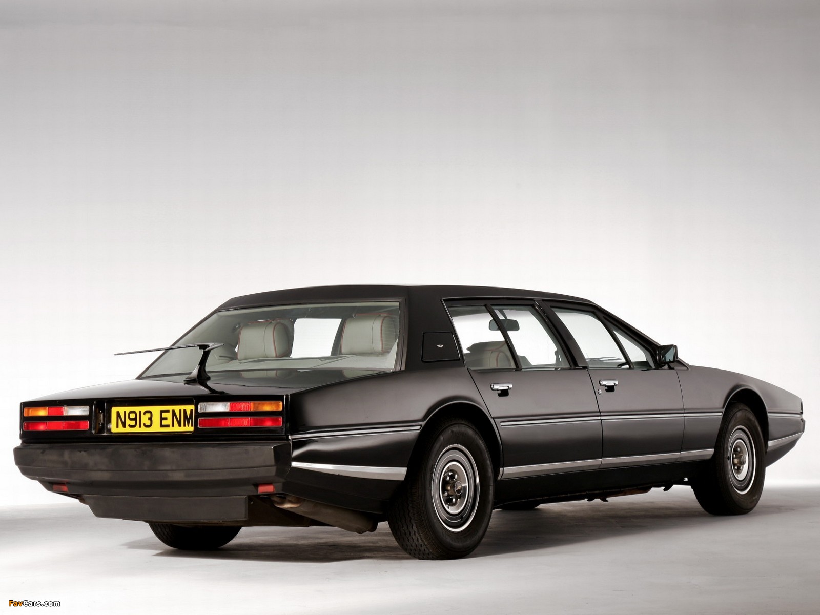 Aston Martin Lagonda Limousine by Tickford (1984) wallpapers (1600 x 1200)