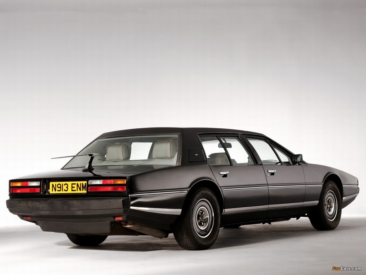 Aston Martin Lagonda Limousine by Tickford (1984) wallpapers (1280 x 960)