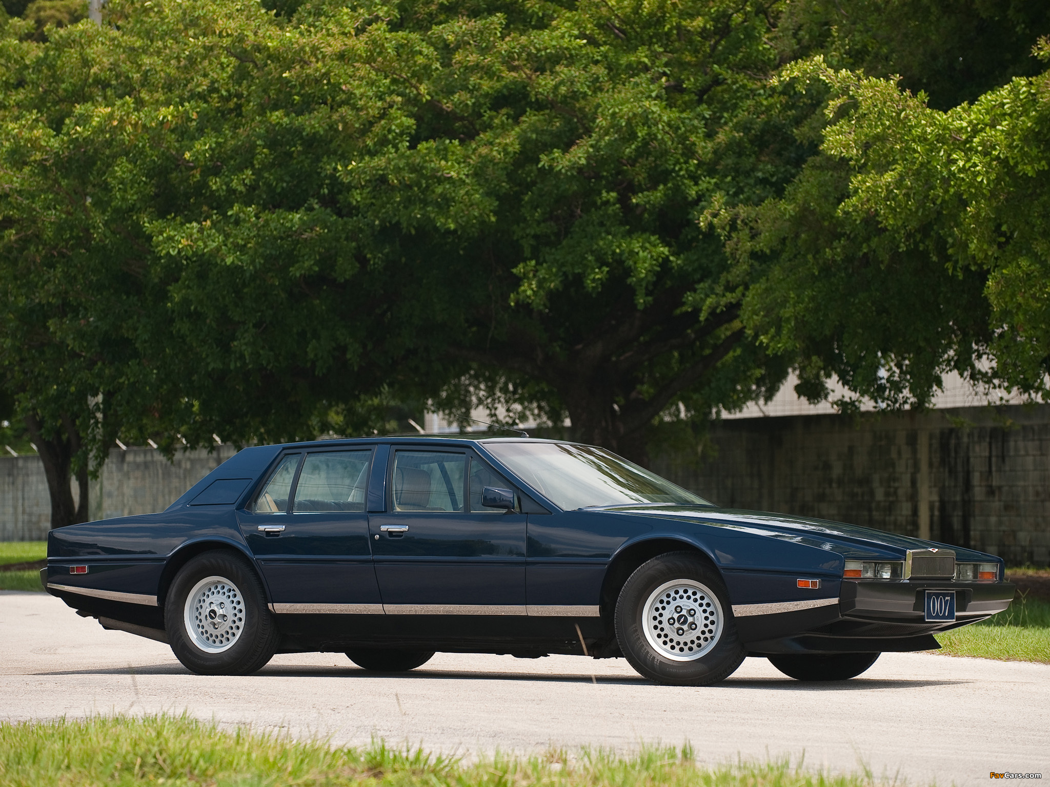 Images of Aston Martin Lagonda (1976–1987) (2048 x 1536)