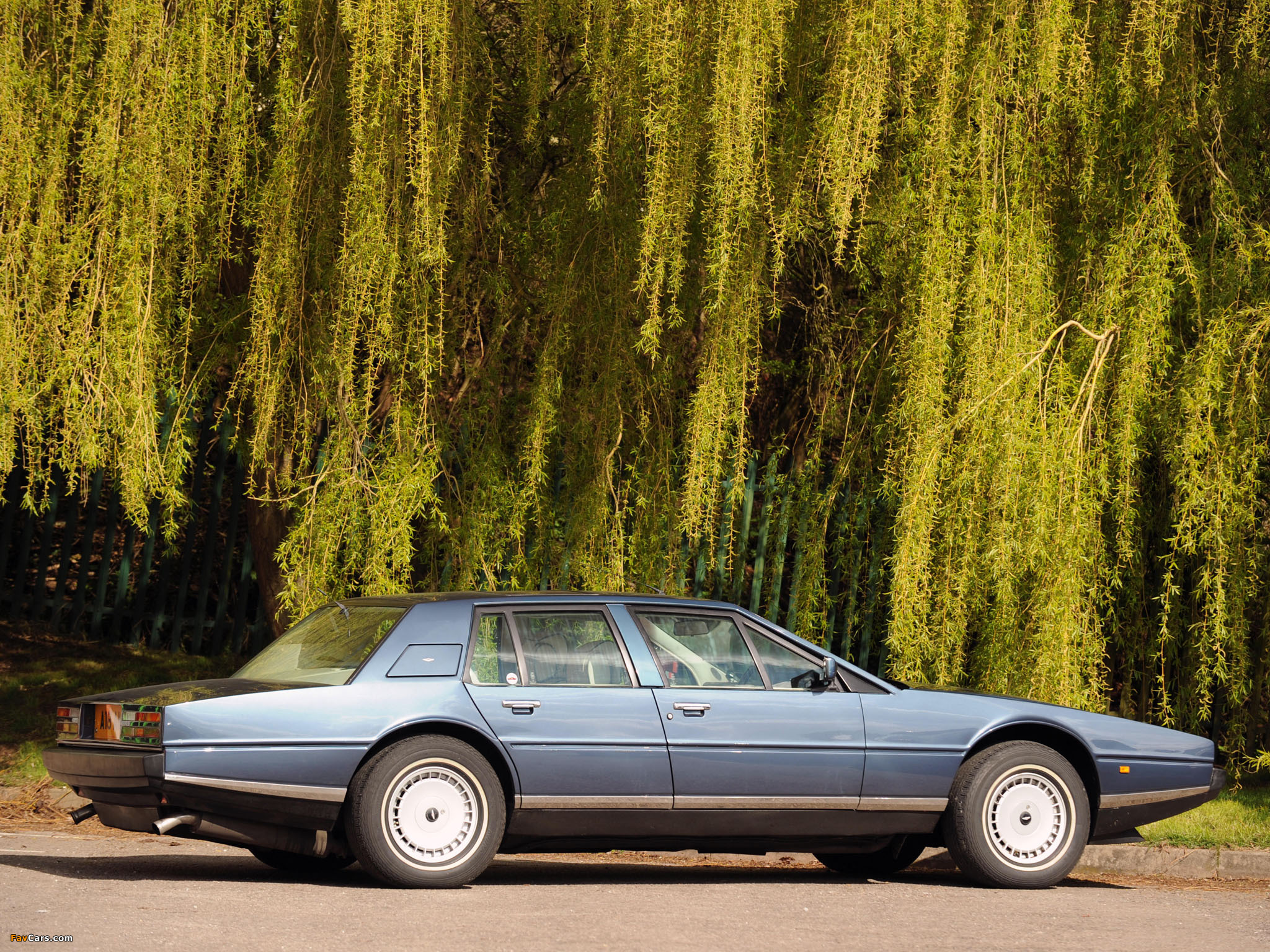 Images of Aston Martin Lagonda (1976–1987) (2048 x 1536)