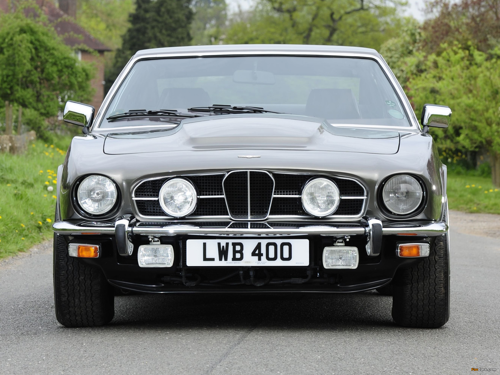 Images of Aston Martin Lagonda V8 Saloon (1974–1976) (2048 x 1536)