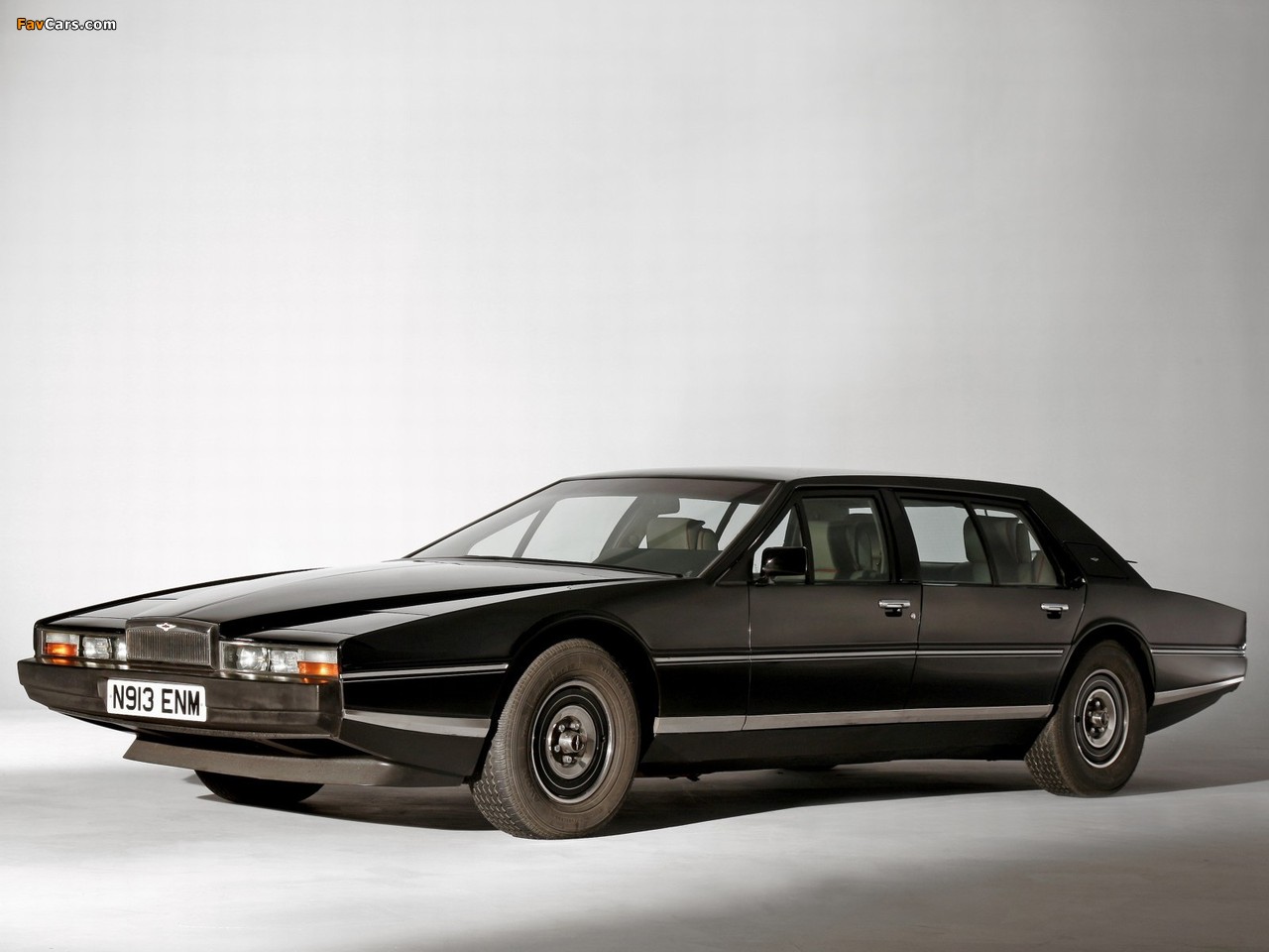 Pictures of Aston Martin Lagonda Limousine by Tickford (1984) (1280 x 960)