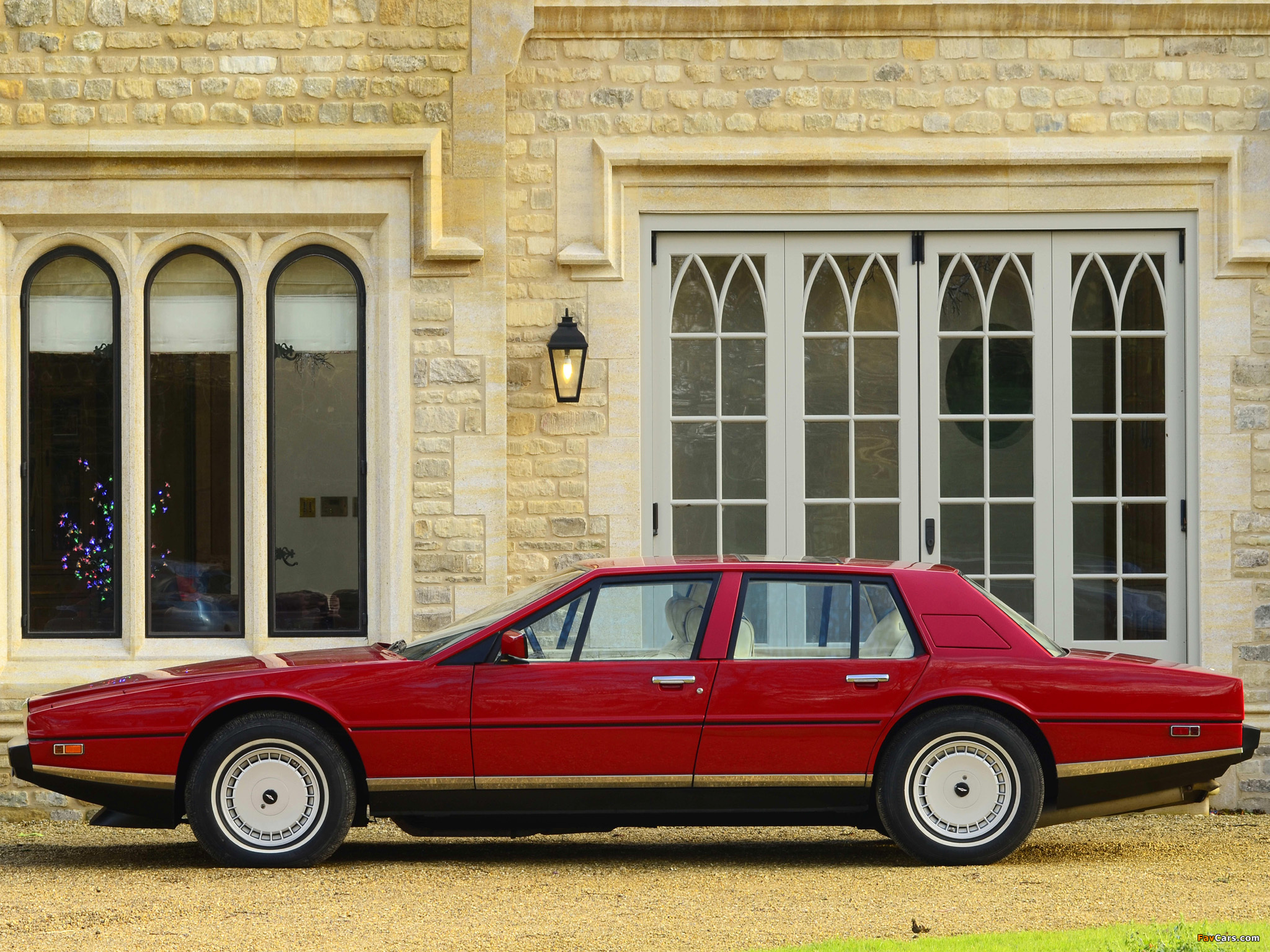 Aston Martin Lagonda (1976–1987) wallpapers (2048 x 1536)