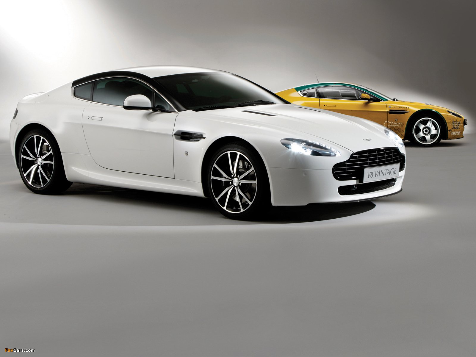 Pictures of Aston Martin (1600 x 1200)