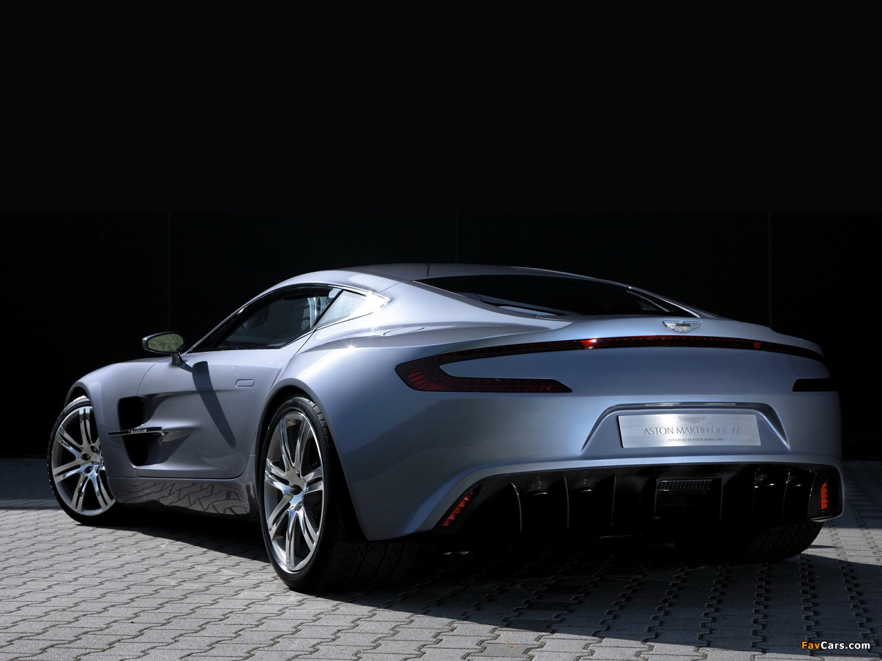 Photos of Aston Martin One-77 (2009–2012) (1280 x 960)