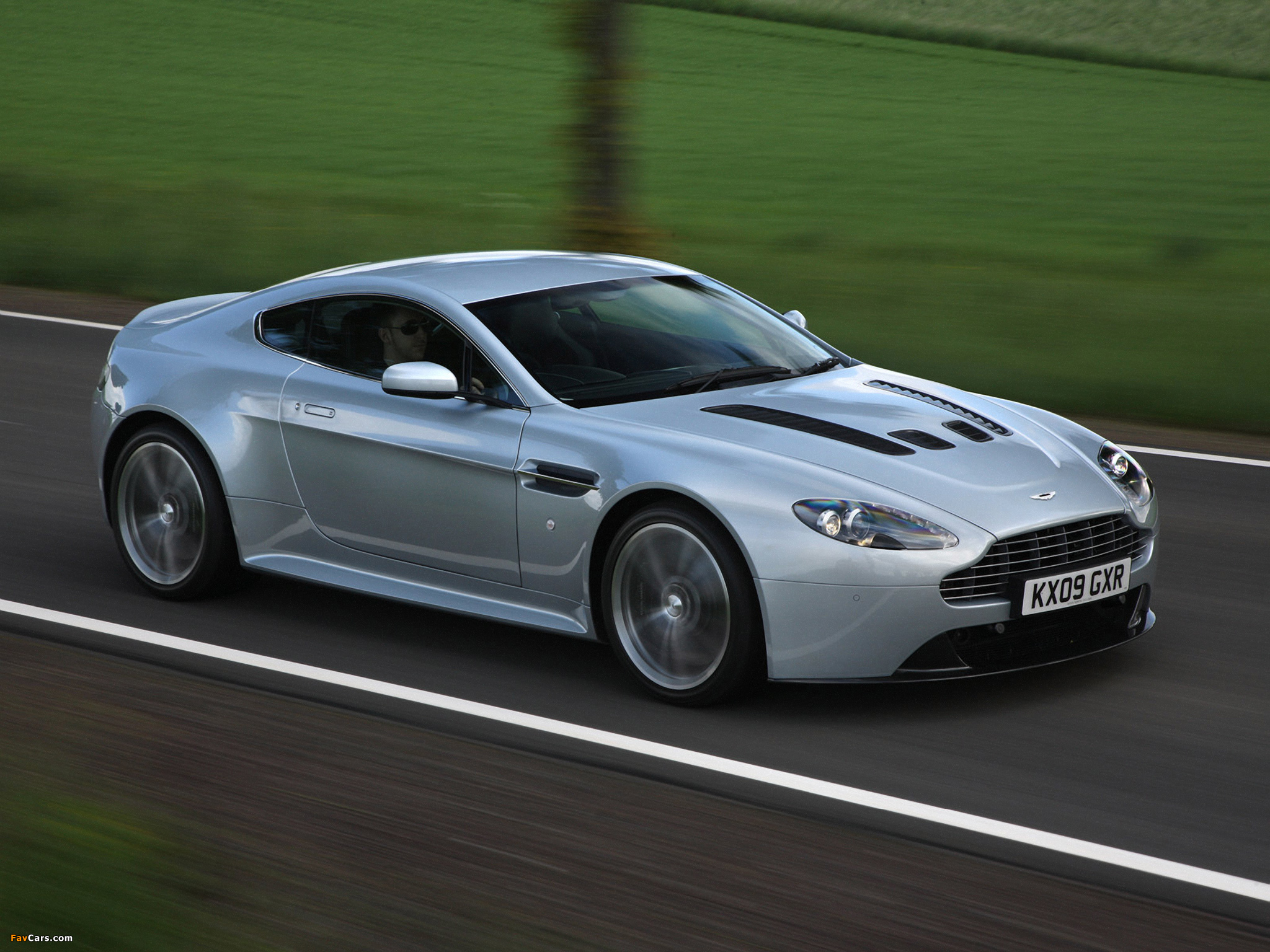 Aston Martin V12 Vantage (2009) images (2048 x 1536)