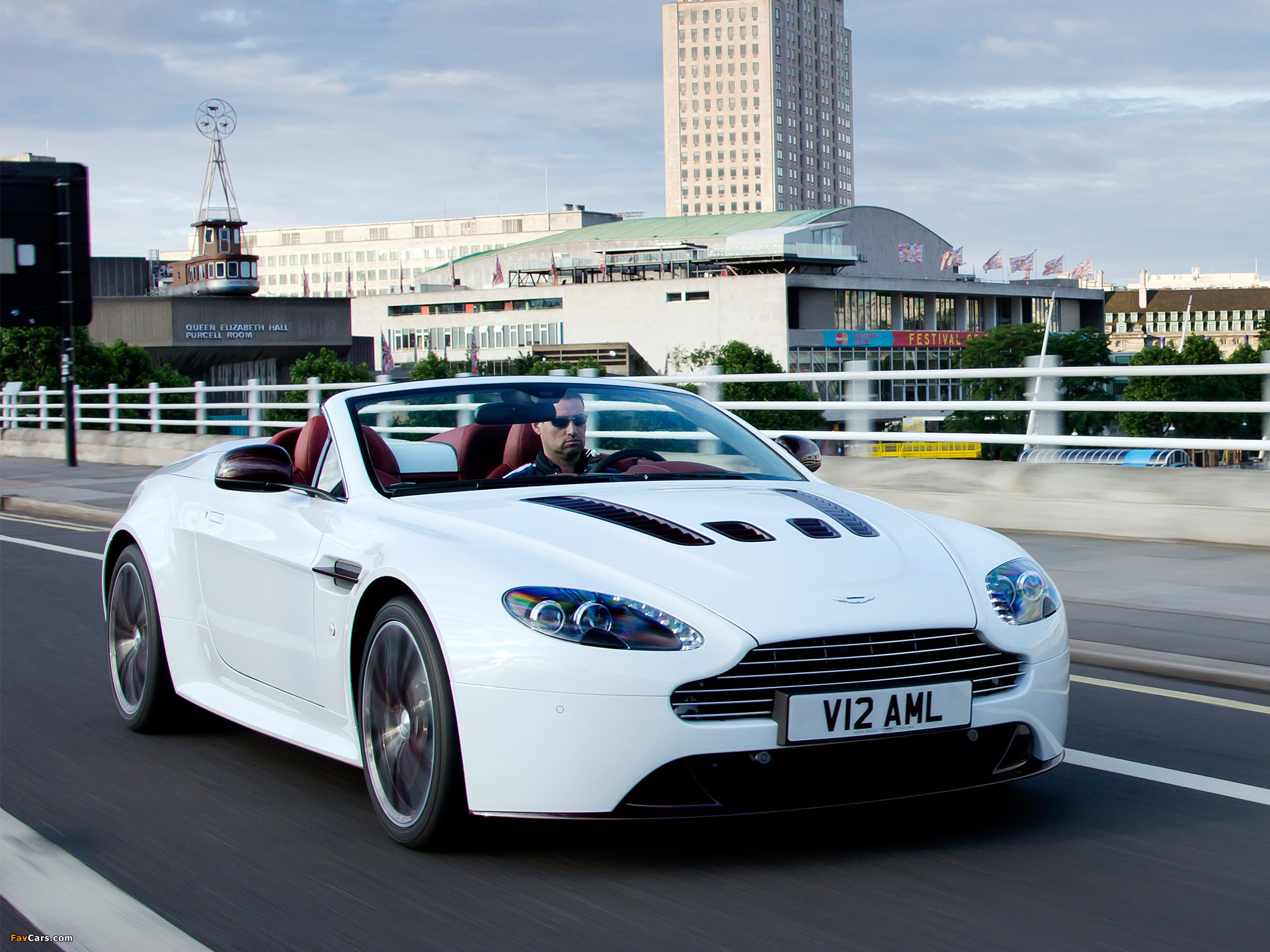 Aston Martin V12 Vantage Roadster (2012) photos (2048 x 1536)