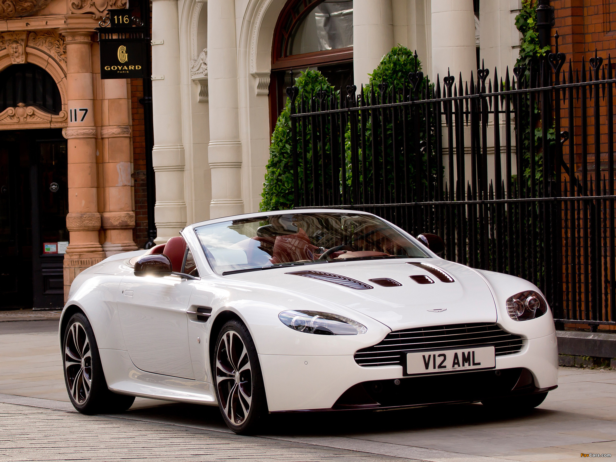 Aston Martin V12 Vantage Roadster (2012) wallpapers (2048 x 1536)