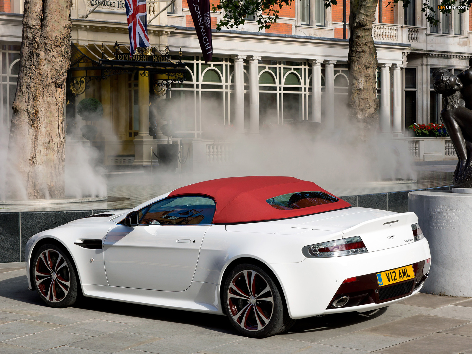 Aston Martin V12 Vantage Roadster (2012) wallpapers (1600 x 1200)