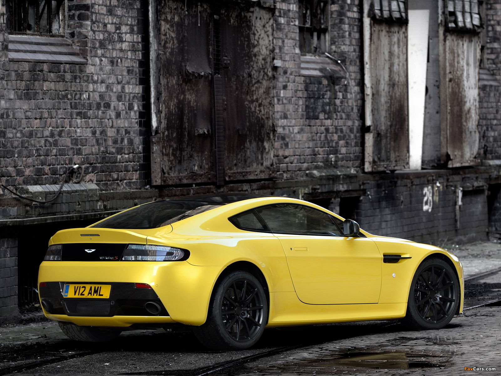 Aston Martin V12 Vantage S 2013 photos (1600 x 1200)