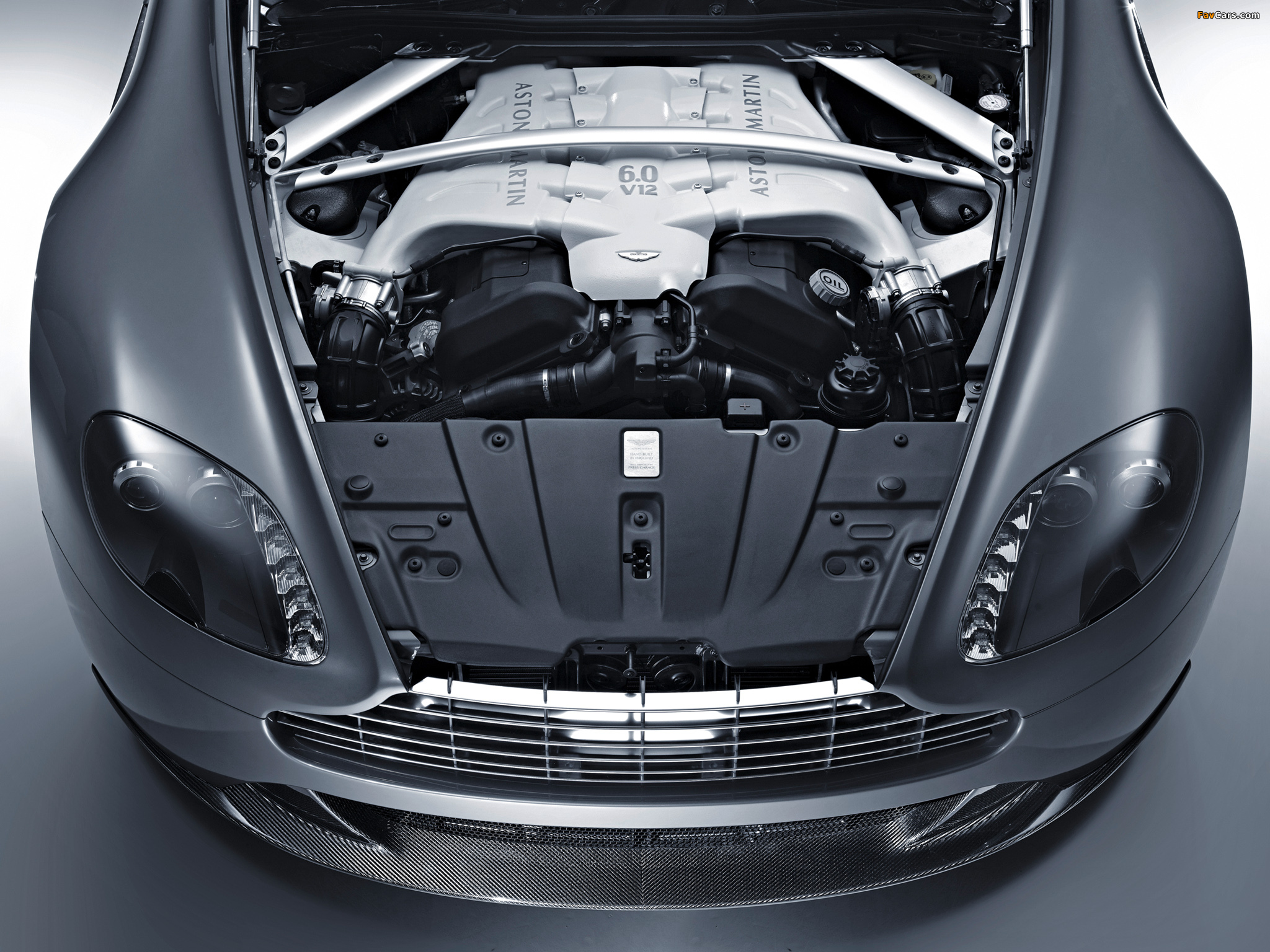Images of Aston Martin V12 Vantage (2009) (2048 x 1536)